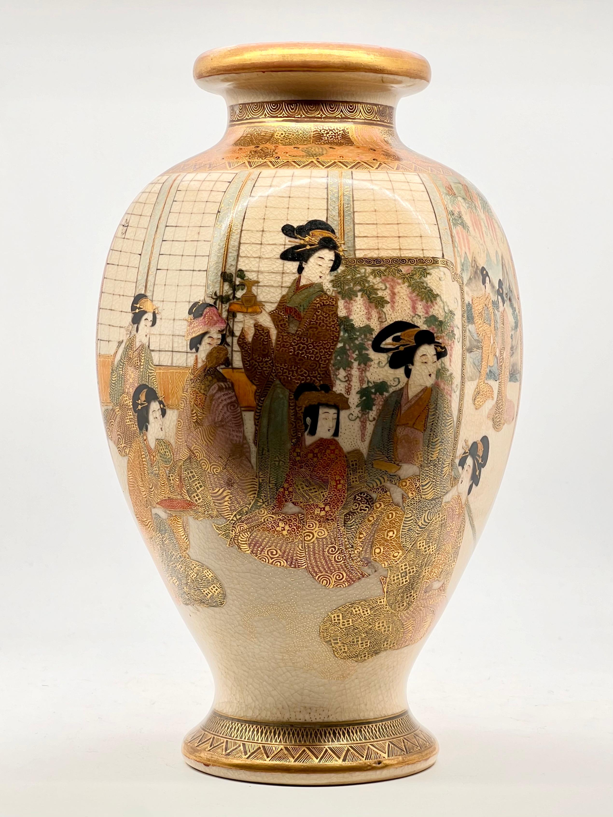 UN GRAND VASE BALUSTRE JAPONAIS DE SATSUMA.


PÉRIODE MEIJI (1868 - 1912)


Signé par Kitamura


de forme hexagonale, décorée d'une scène de saints japonais entourés d'assistants, une autre scène représentant des dames sous un pavillon.


En très