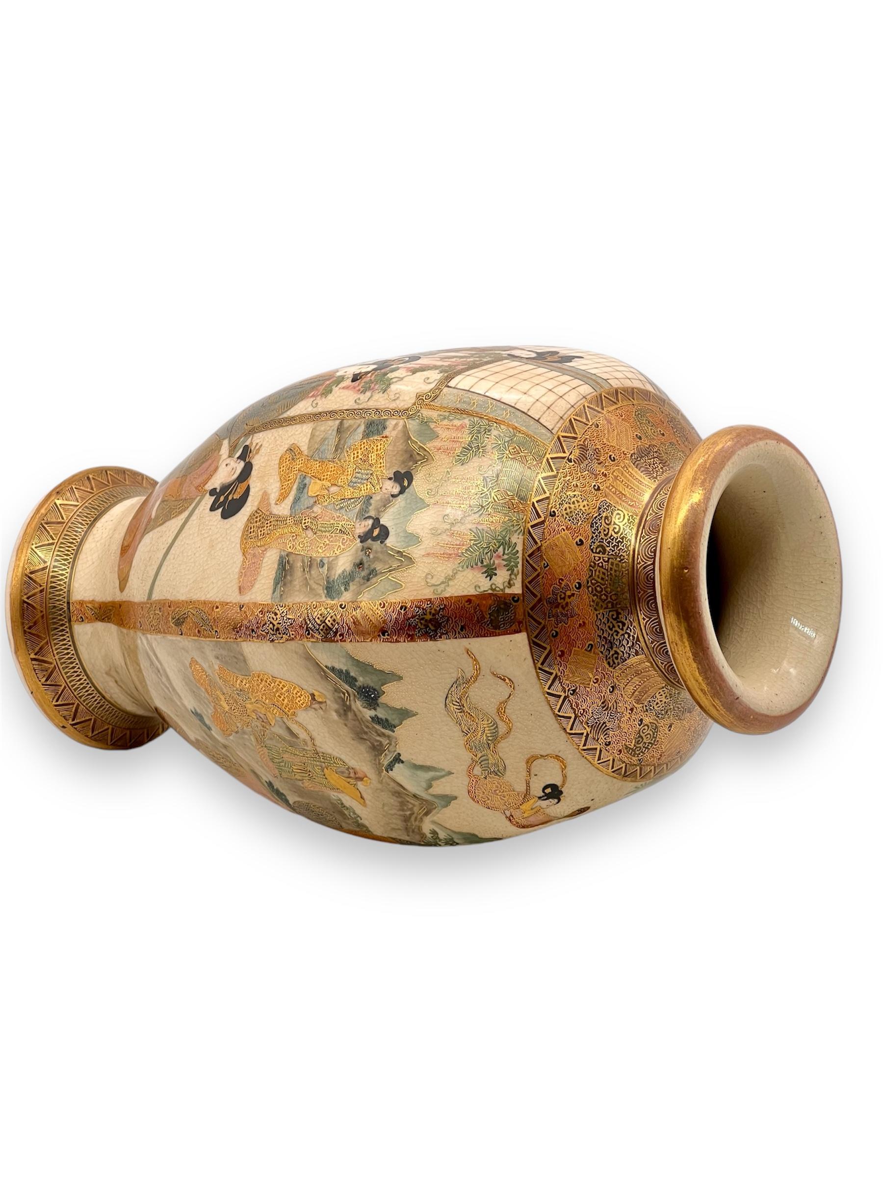 Un grand vase japonais ancien Satsuma, signé par Kitamura. L'ère Meiji en vente 2