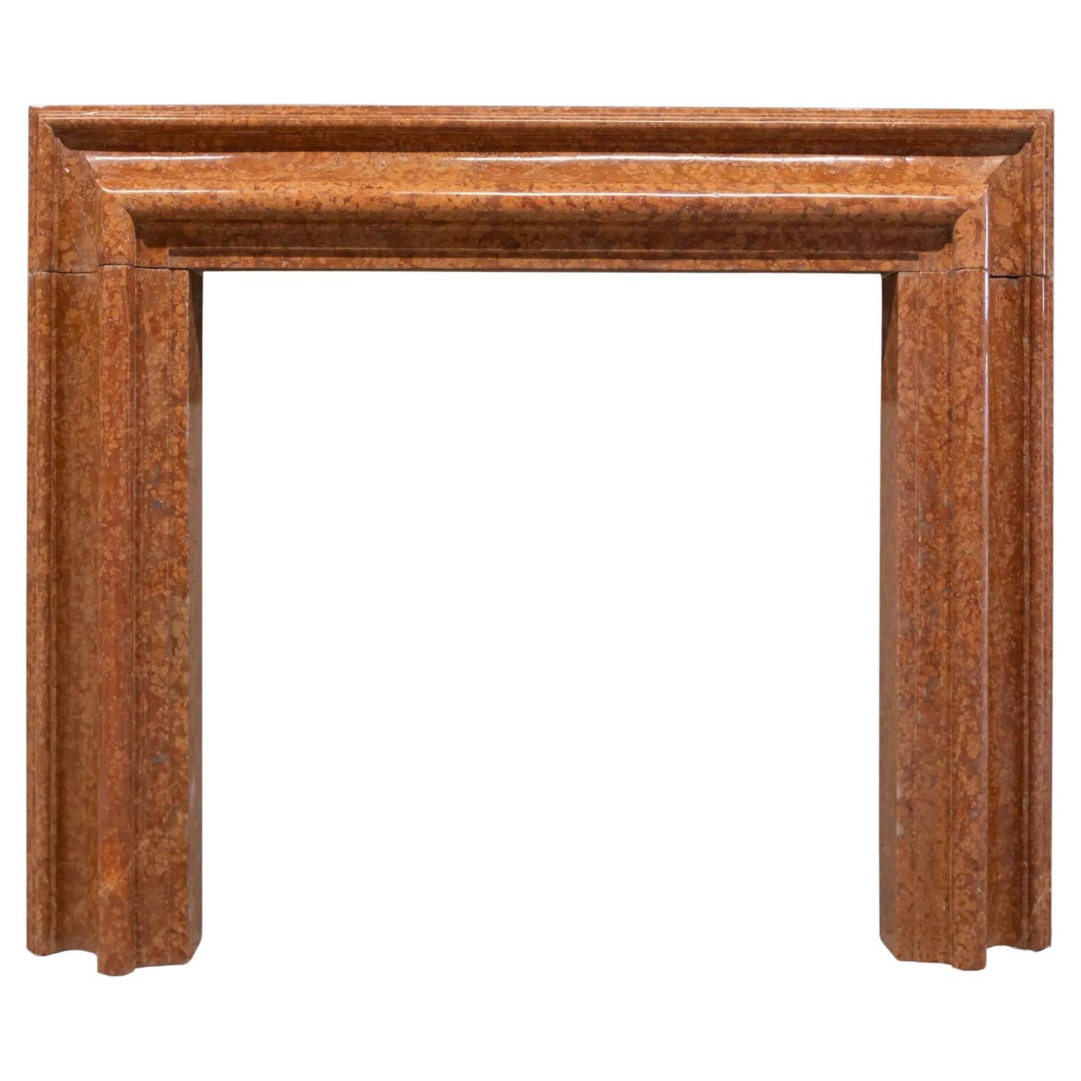 Un grande camino antico della fine del XVII secolo in marmo Rosso Verona in vendita