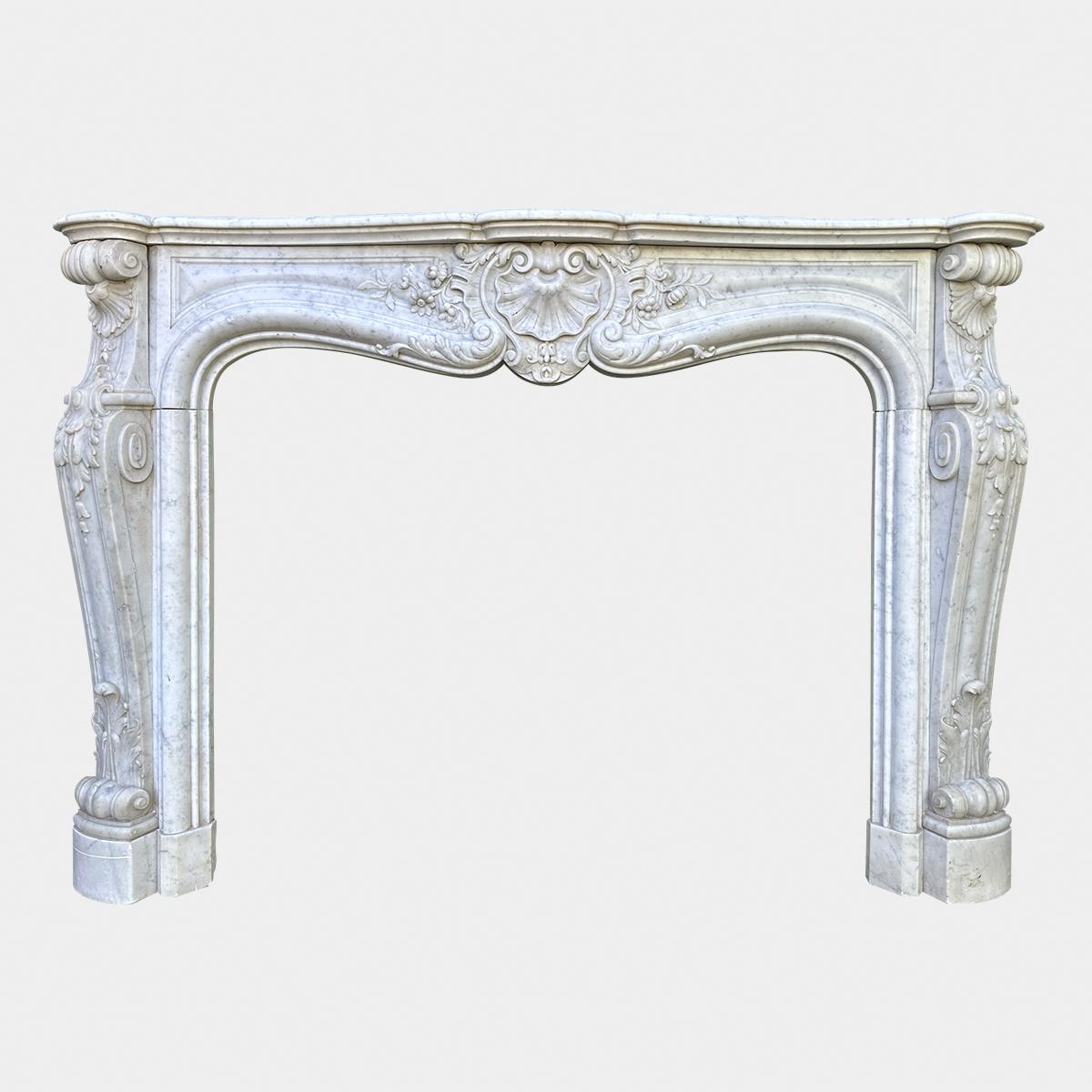A large Antique Louis XV French Rococo Carved Marble Fireplace Mantel In Good Condition For Sale In London, GB