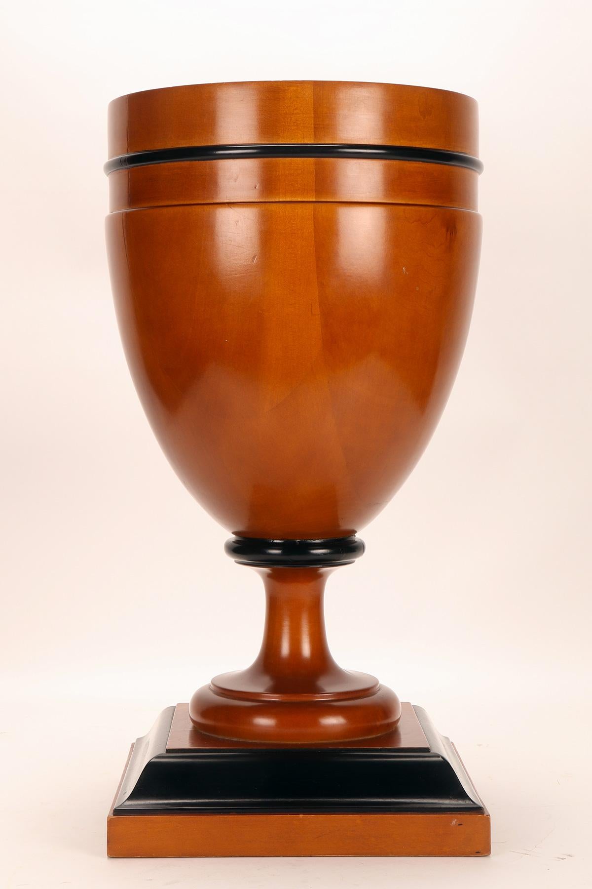 A large apothecary-herbalist Biedermeier wooden jar, Austria 1850. For Sale 3