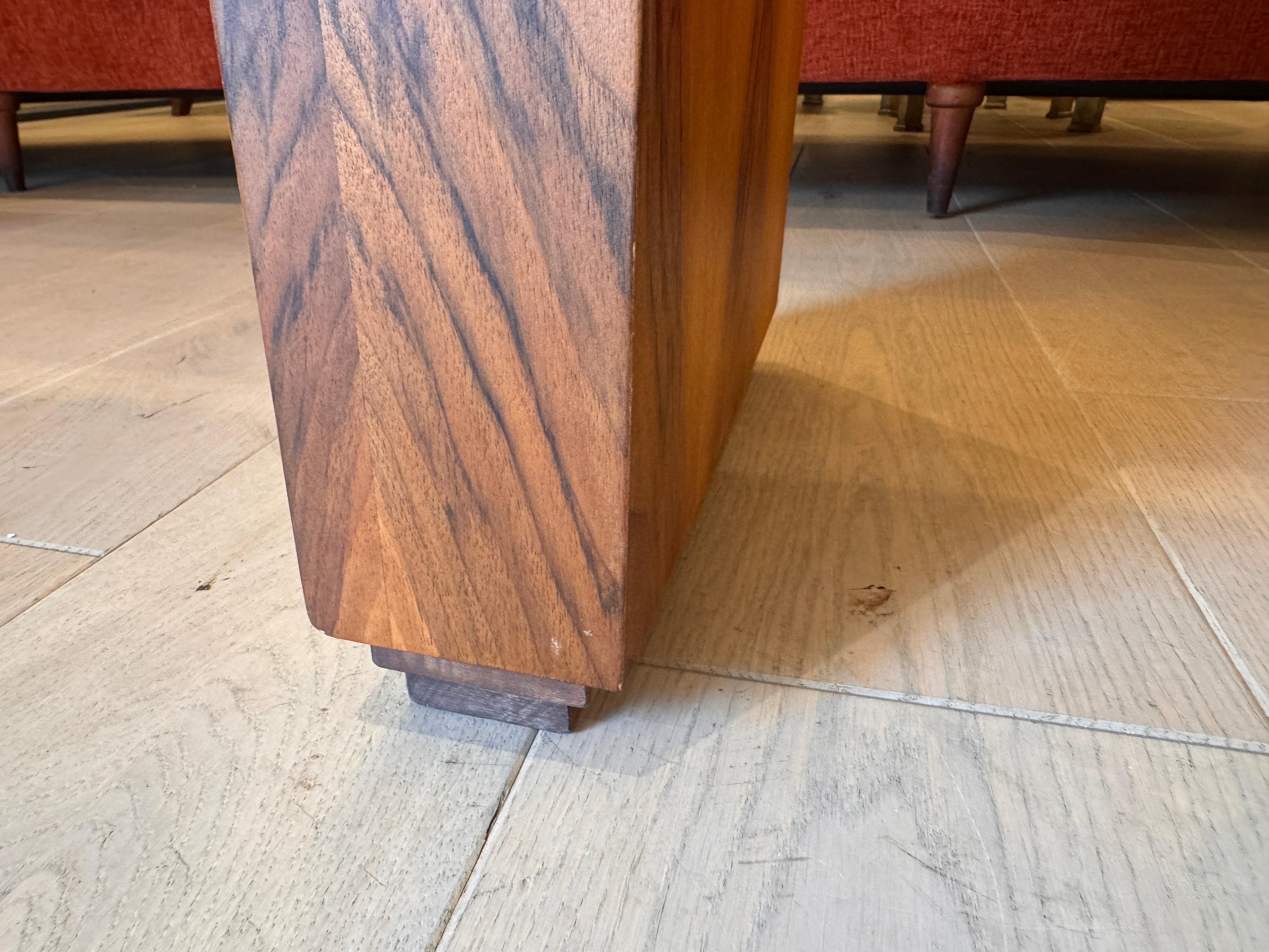 Una gran consola de nogal de diseño arquitectónico de Giovanni Michelucci Italiano en venta