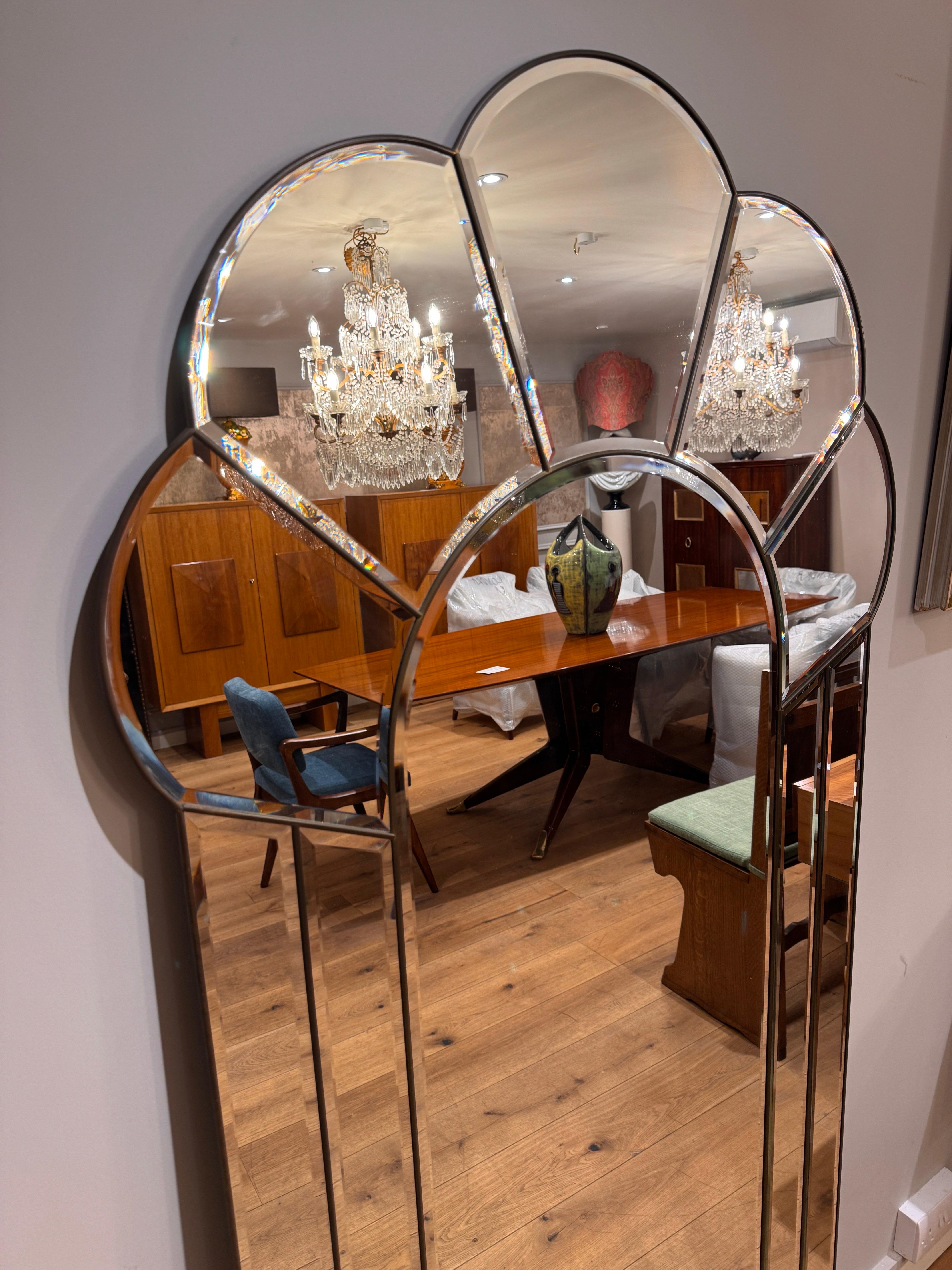 Eine große Art Deco Messing & abgeschrägten Glas overmantel Spiegel (20. Jahrhundert) im Angebot