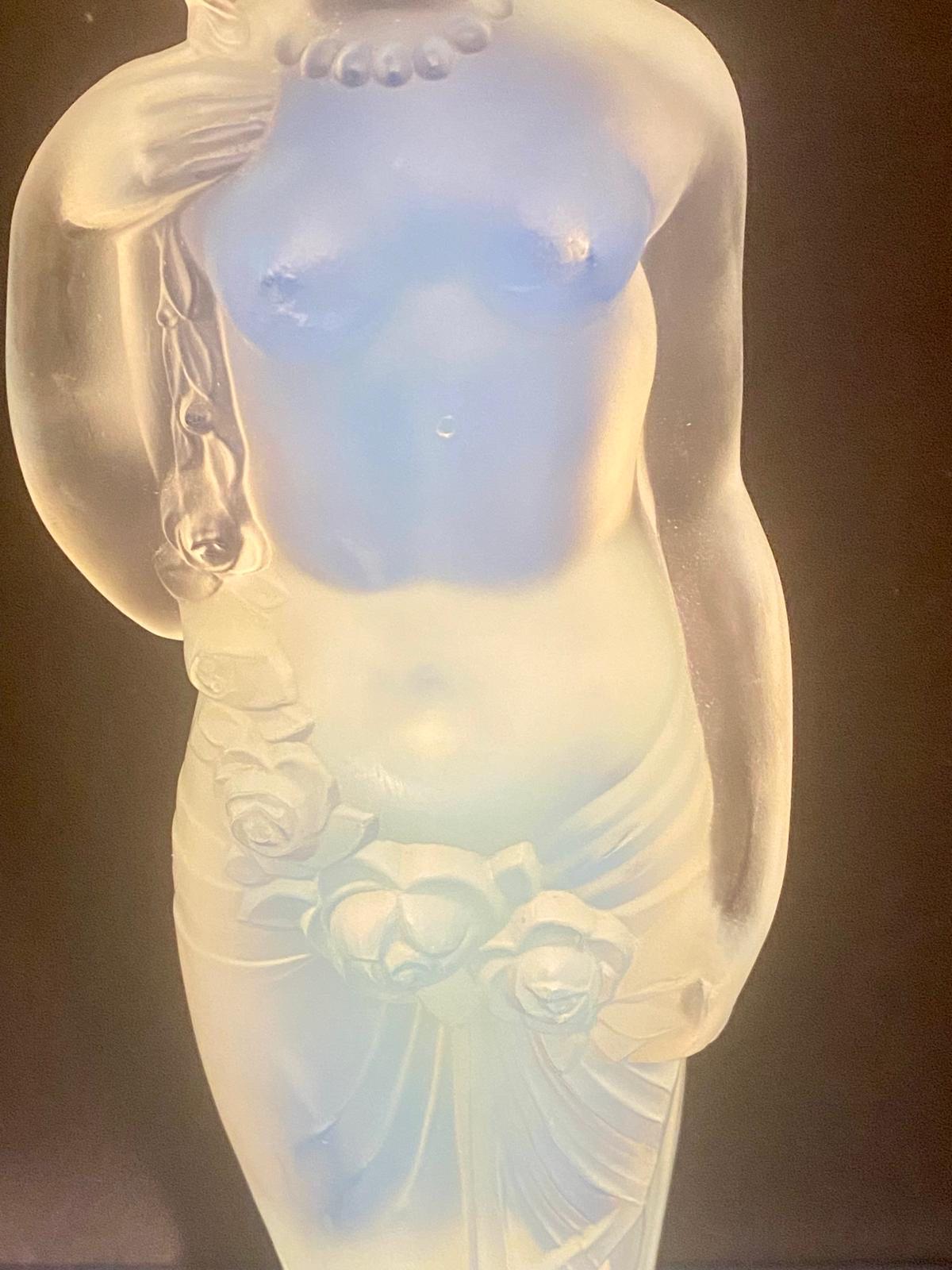 Francese Grande statuetta Cariatide in vetro Art déco di Marius-Ernest Sabino (1878-1961) in vendita