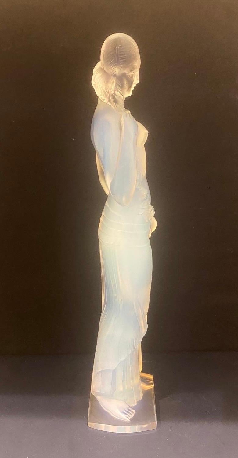 Metà XX secolo Grande statuetta Cariatide in vetro Art déco di Marius-Ernest Sabino (1878-1961) in vendita