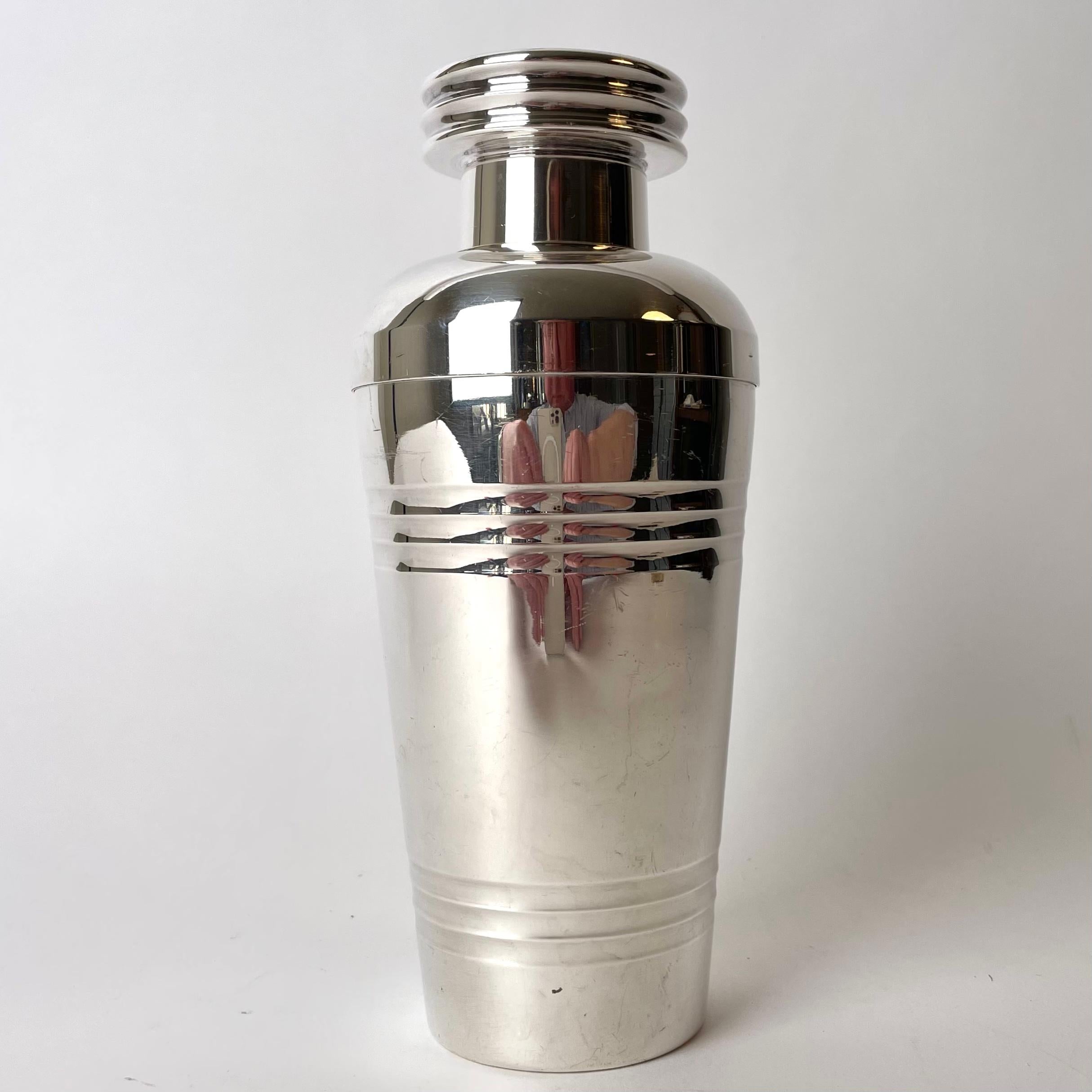 Large Art Deco Silver Plated Cocktail Shaker from the 1920s In Good Condition In Knivsta, SE