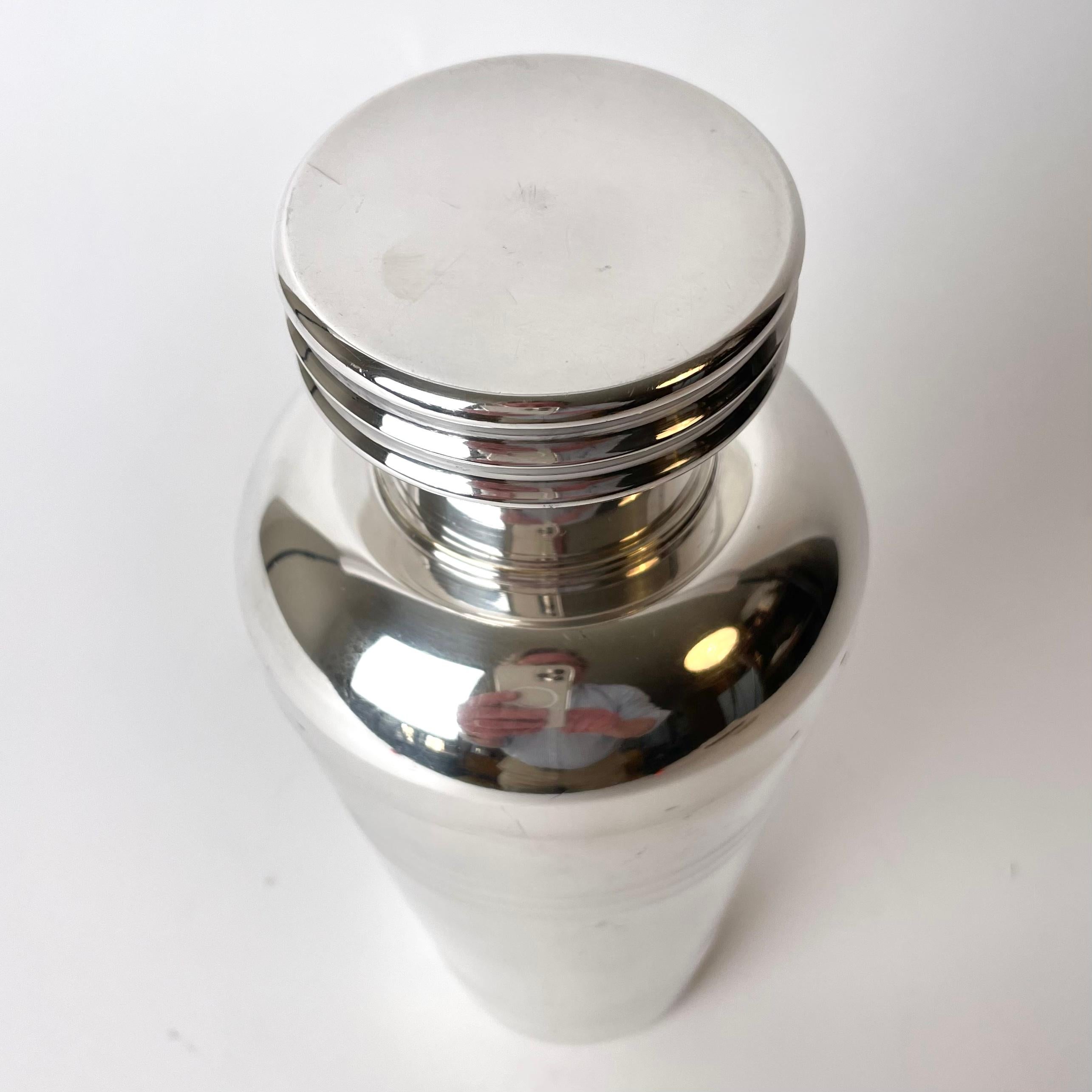 Early 20th Century Large Art Deco Silver Plated Cocktail Shaker from the 1920s