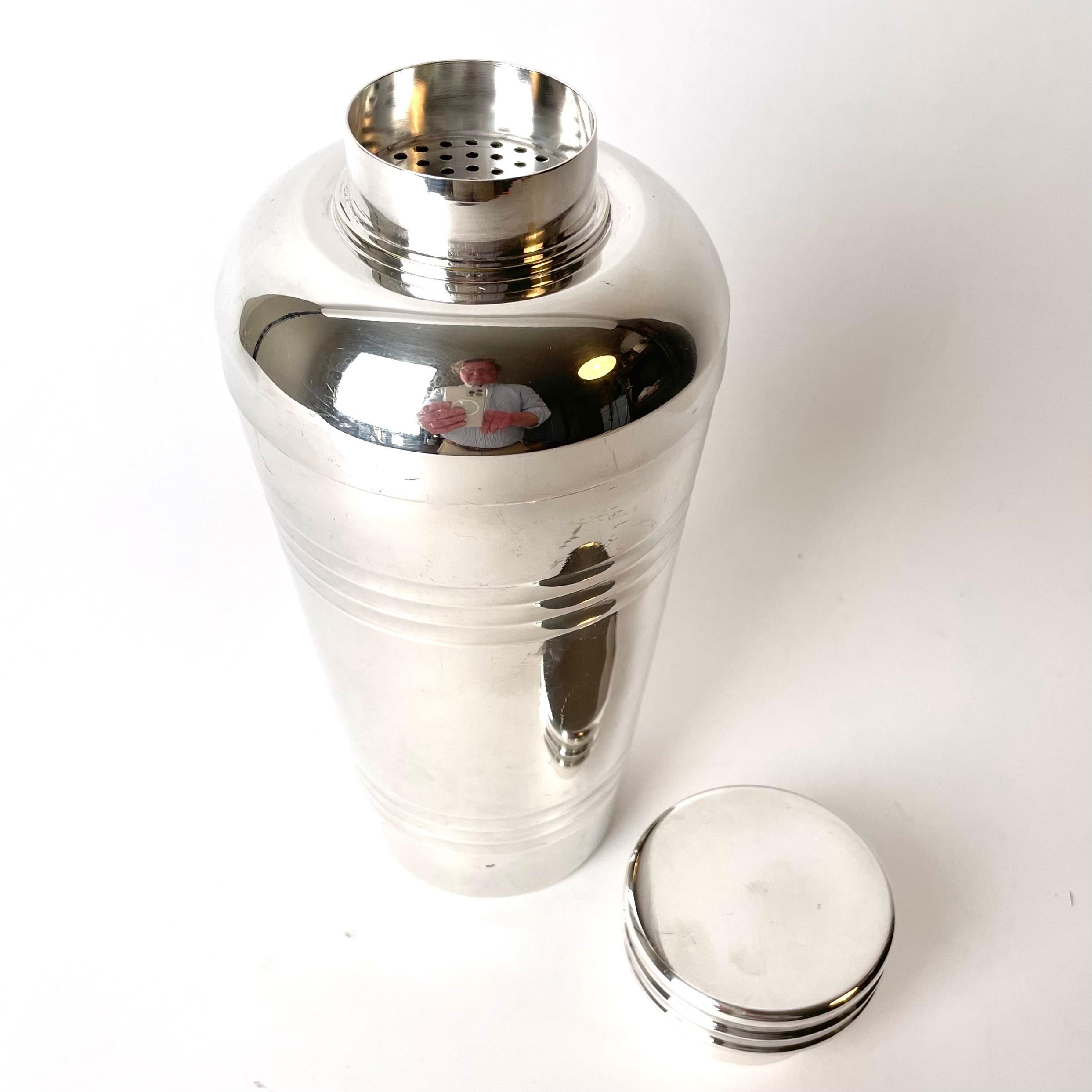 Large Art Deco Silver Plated Cocktail Shaker from the 1920s 3