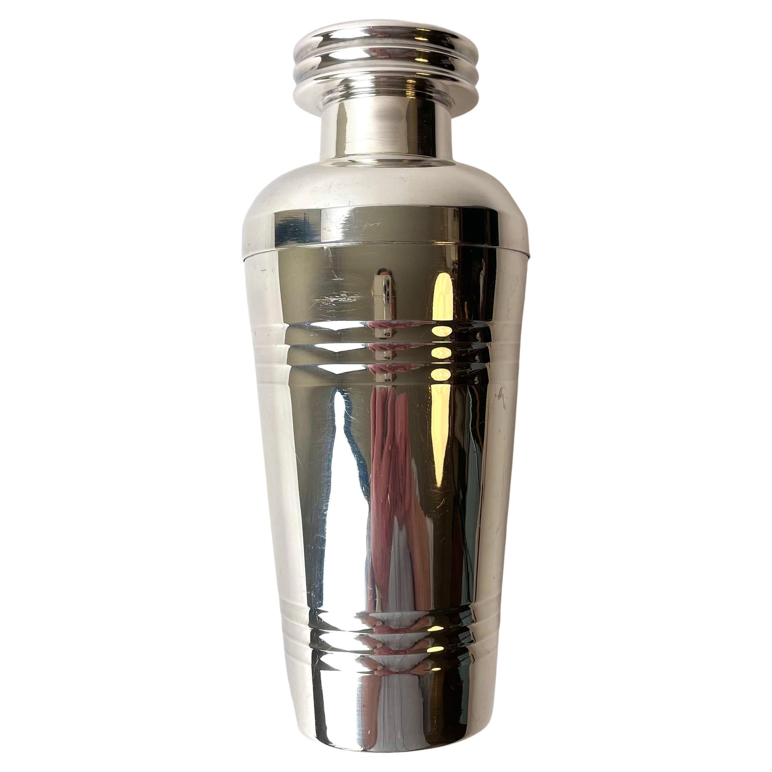 Large Art Deco Silver Plated Cocktail Shaker from the 1920s