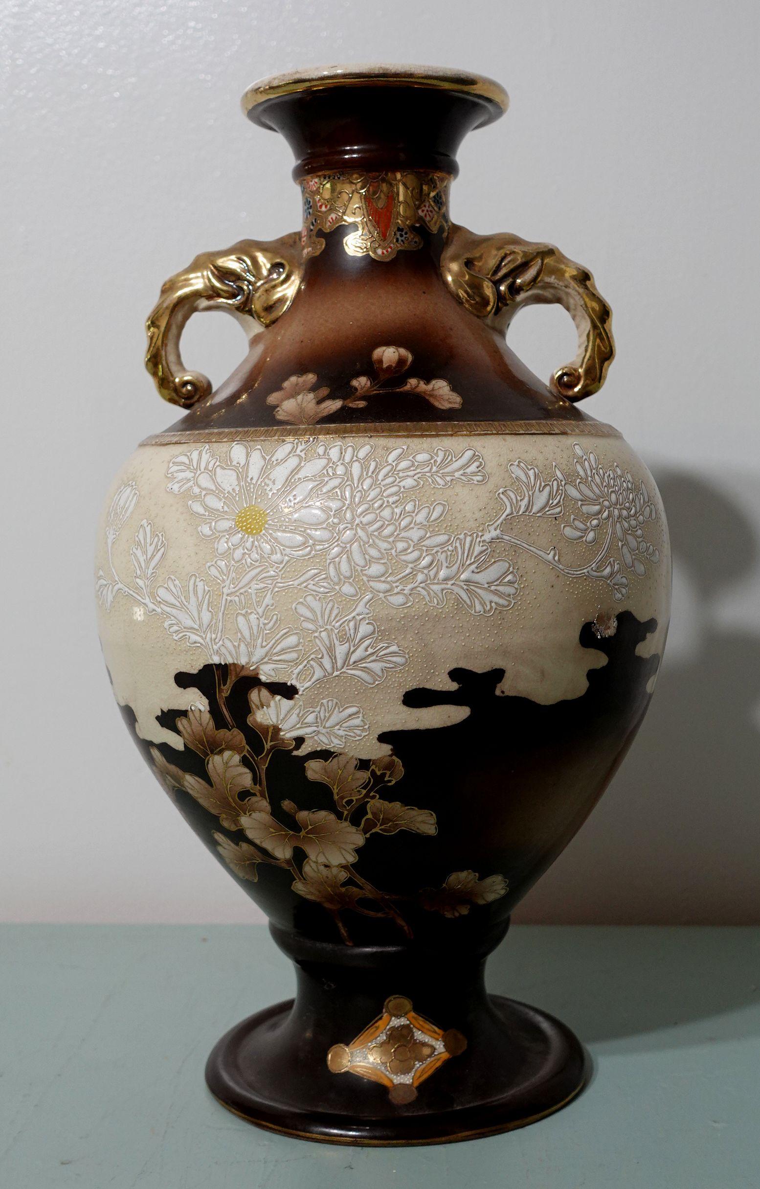 Japan, 20th century
A truly hand-painted with extreme attention and design floral patterns and gilt line work in the urn form and elephant handles. It's signed in the bottom of the rim.
 