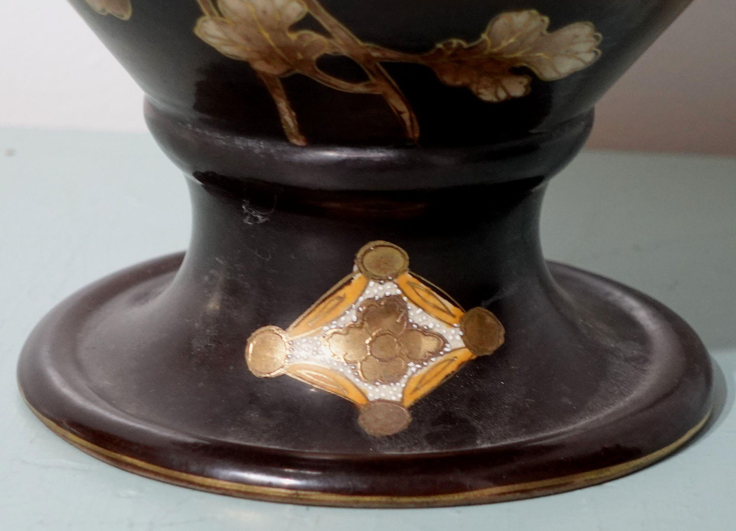 Grande vaso giapponese Art Nouveau in stile Satsuma, firmato In condizioni buone in vendita a Norton, MA