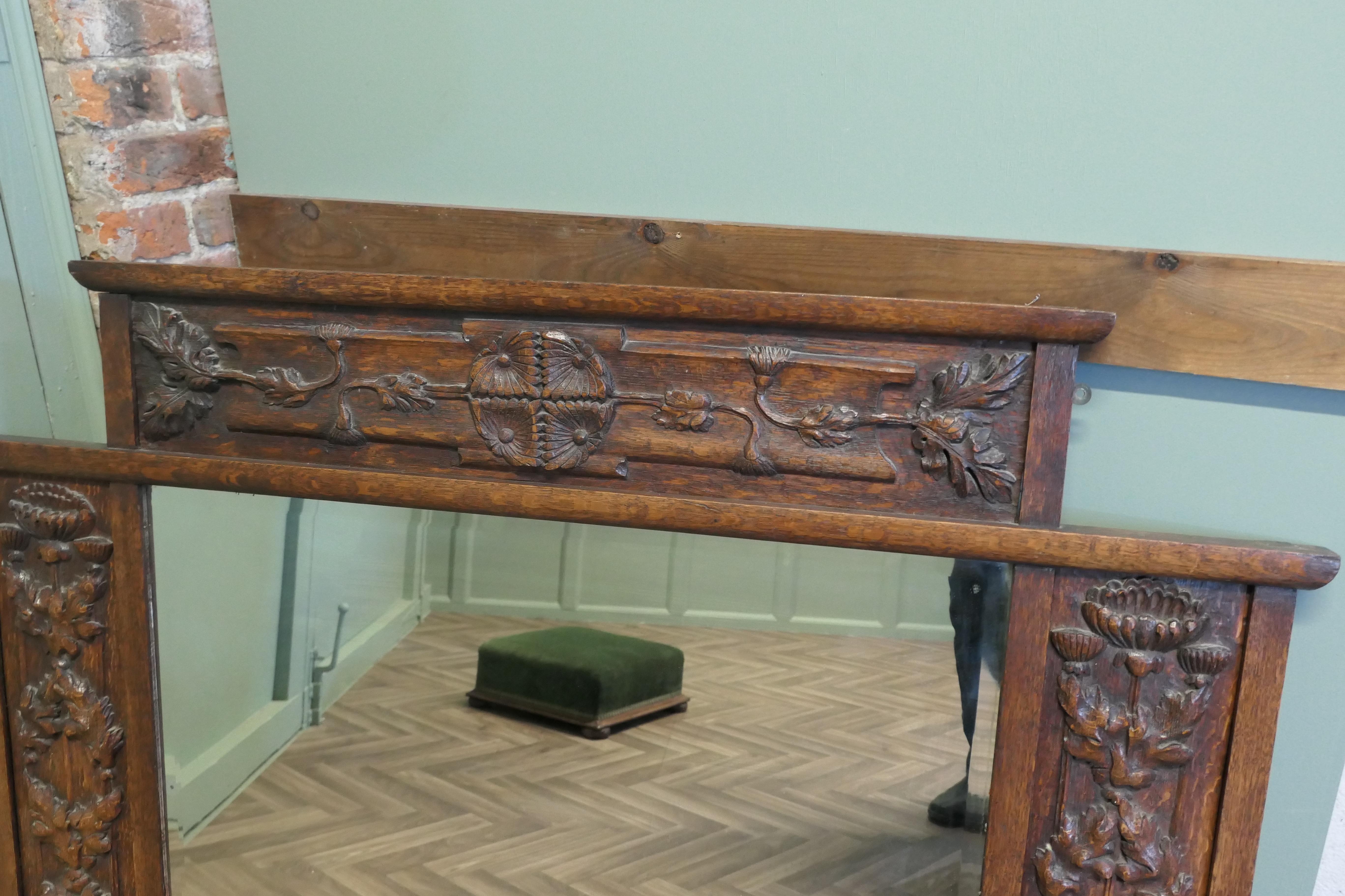 Großer Arts and Crafts-Overmantel oder Wandspiegel aus geschnitzter Eiche (Frühes 20. Jahrhundert) im Angebot