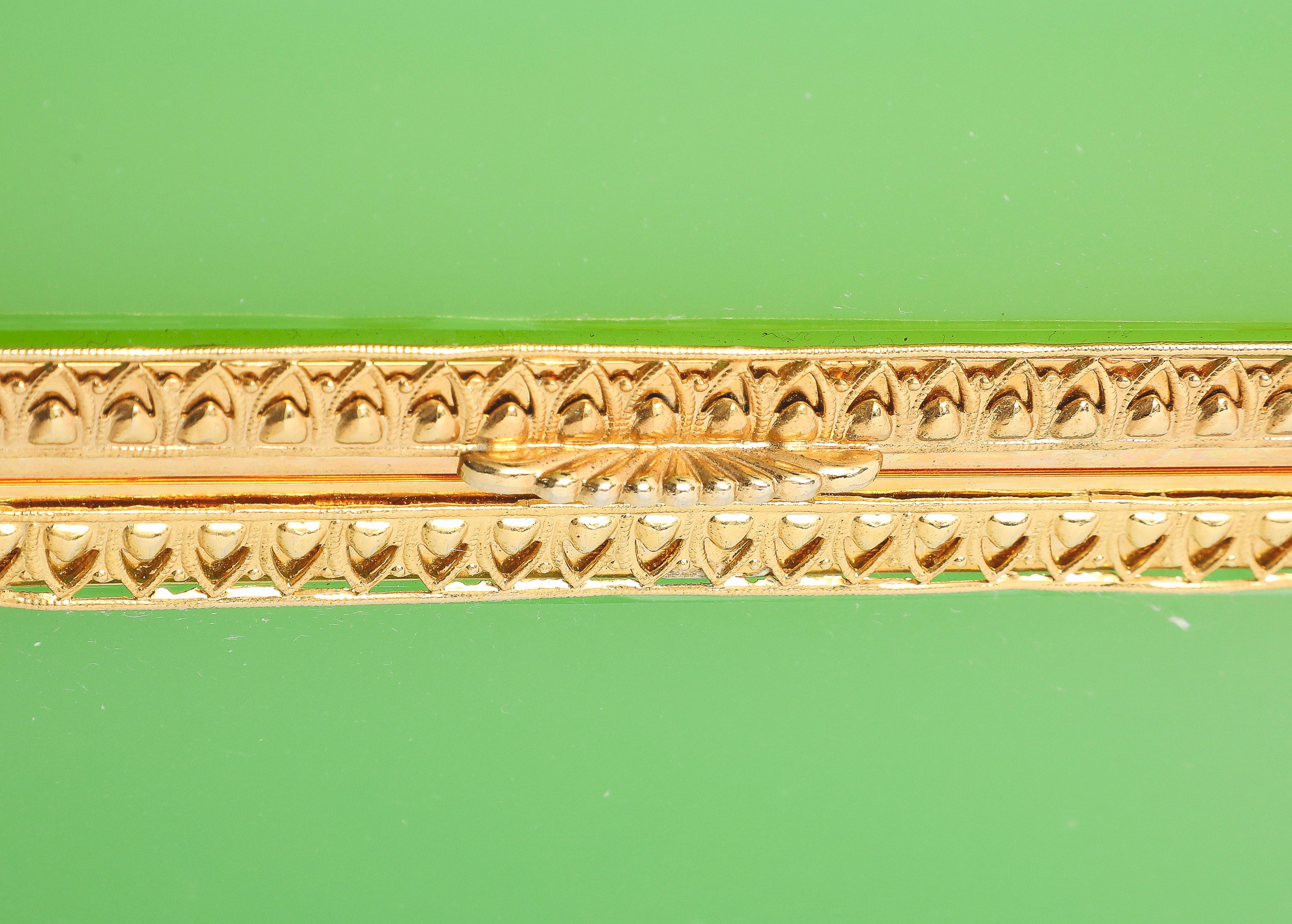Große Baccarat Grüner Opalinkristall Vergoldete Bronze Montierte Rechteckige Dose im Angebot 8