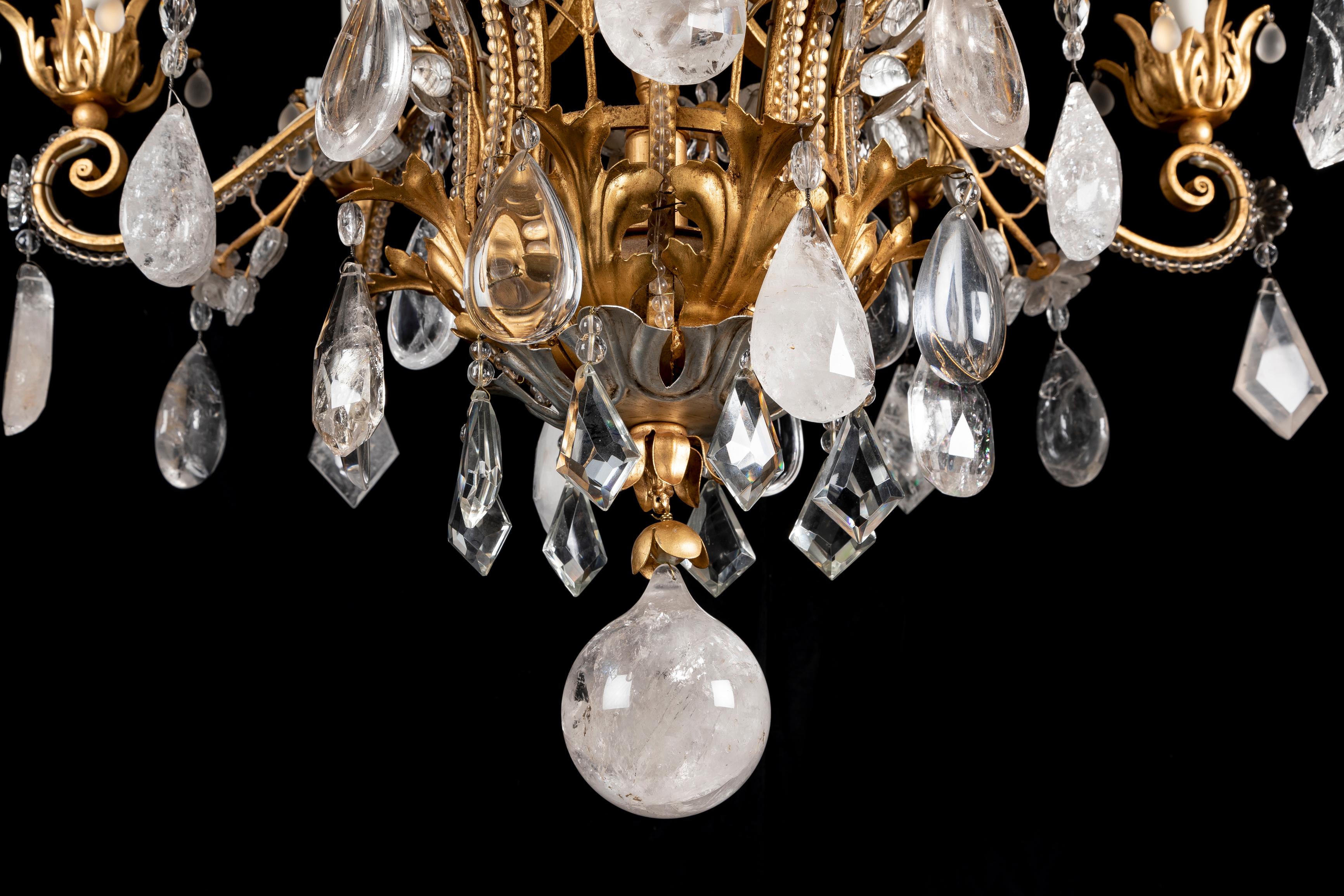 Grand lustre de style Louis XVI en cristal de roche taillé et doré de Bagues  en vente 3