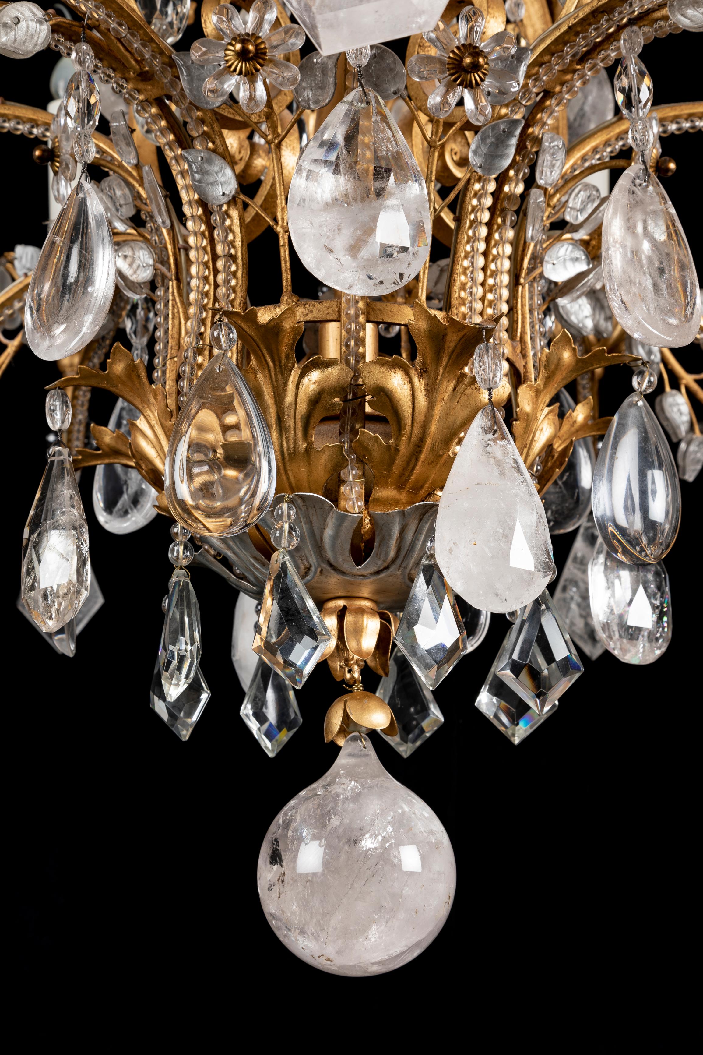 Grand lustre de style Louis XVI en cristal de roche taillé et doré de Bagues  en vente 4
