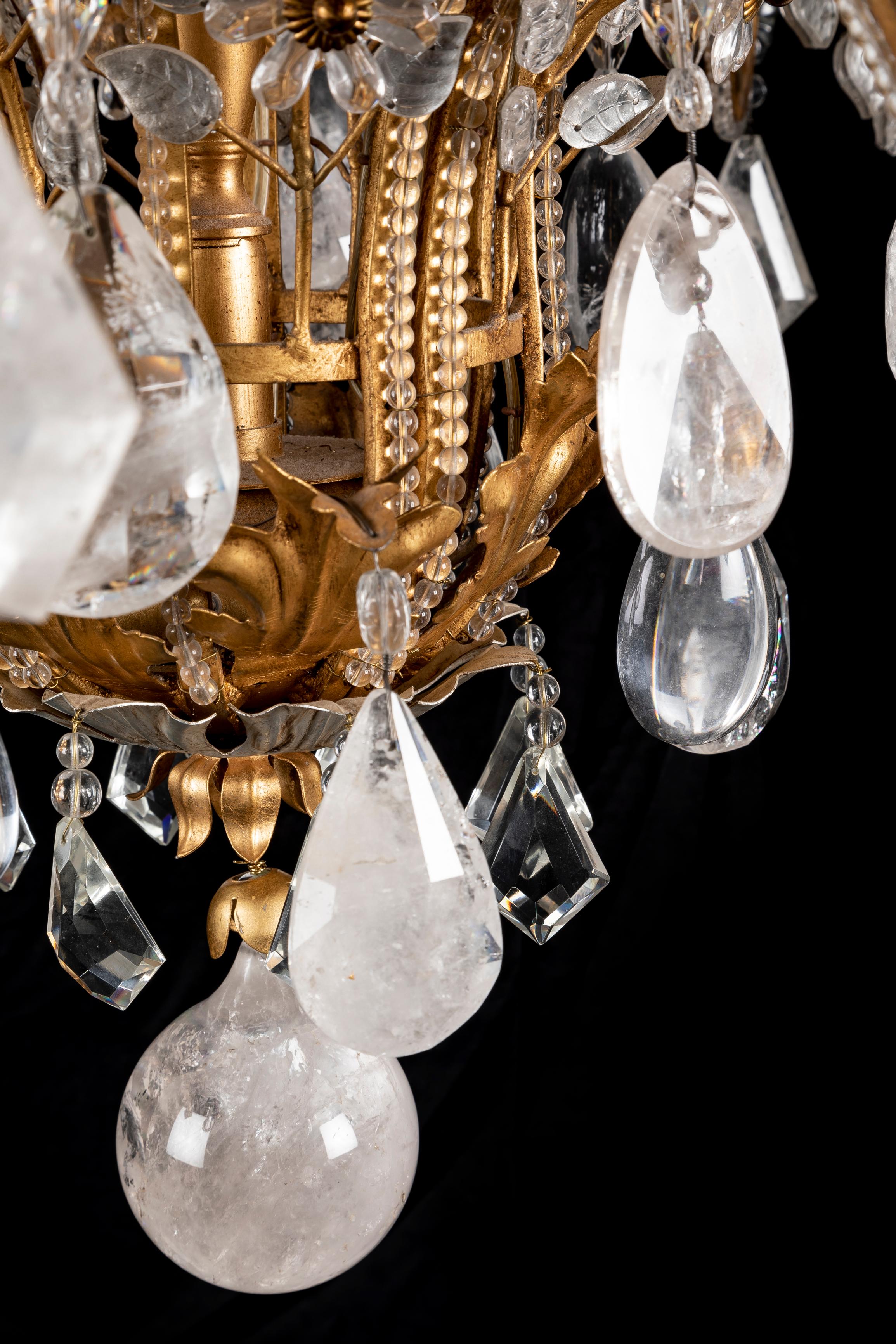 Grand lustre de style Louis XVI en cristal de roche taillé et doré de Bagues  en vente 5