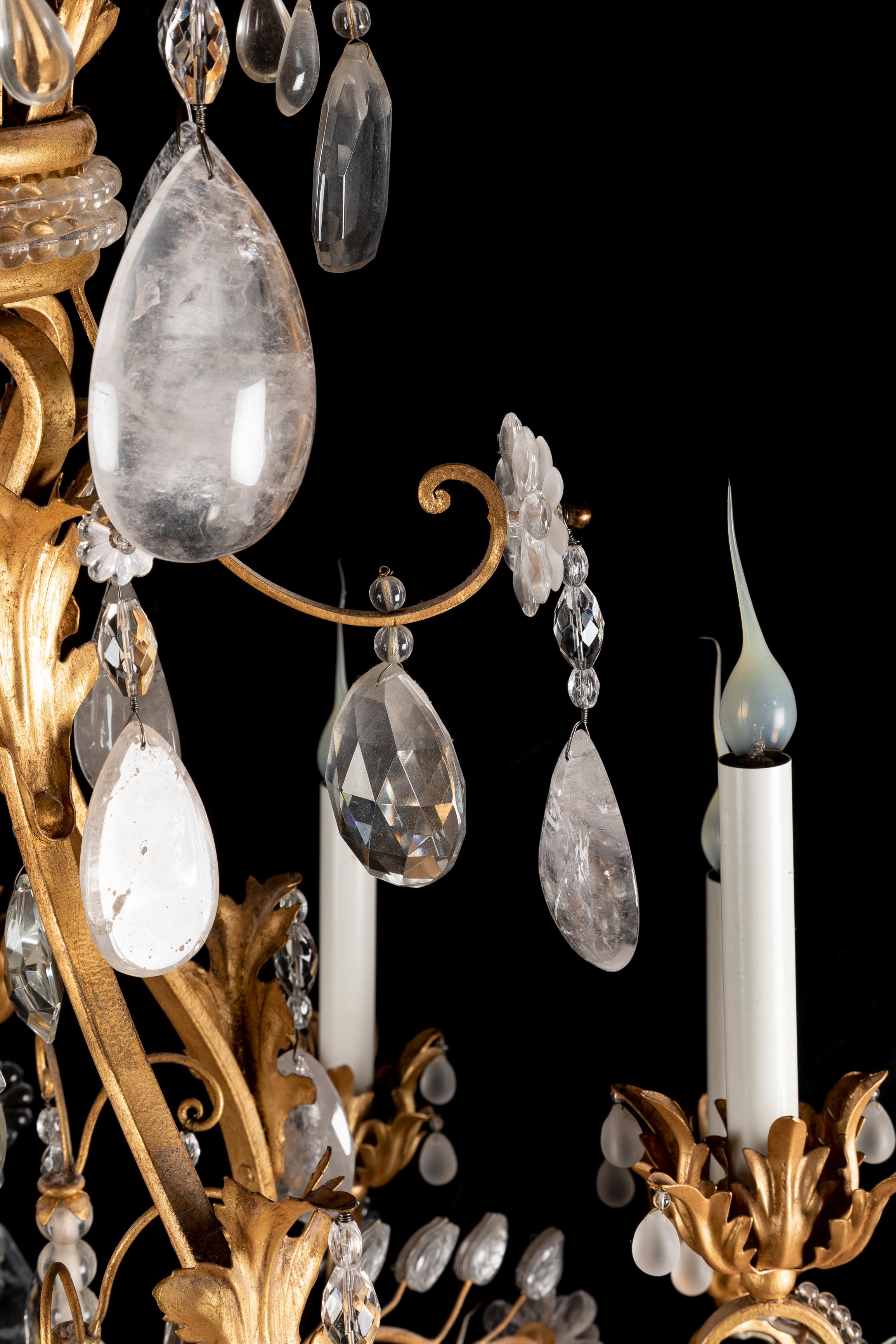Grand lustre de style Louis XVI en cristal de roche taillé et doré de Bagues  en vente 7