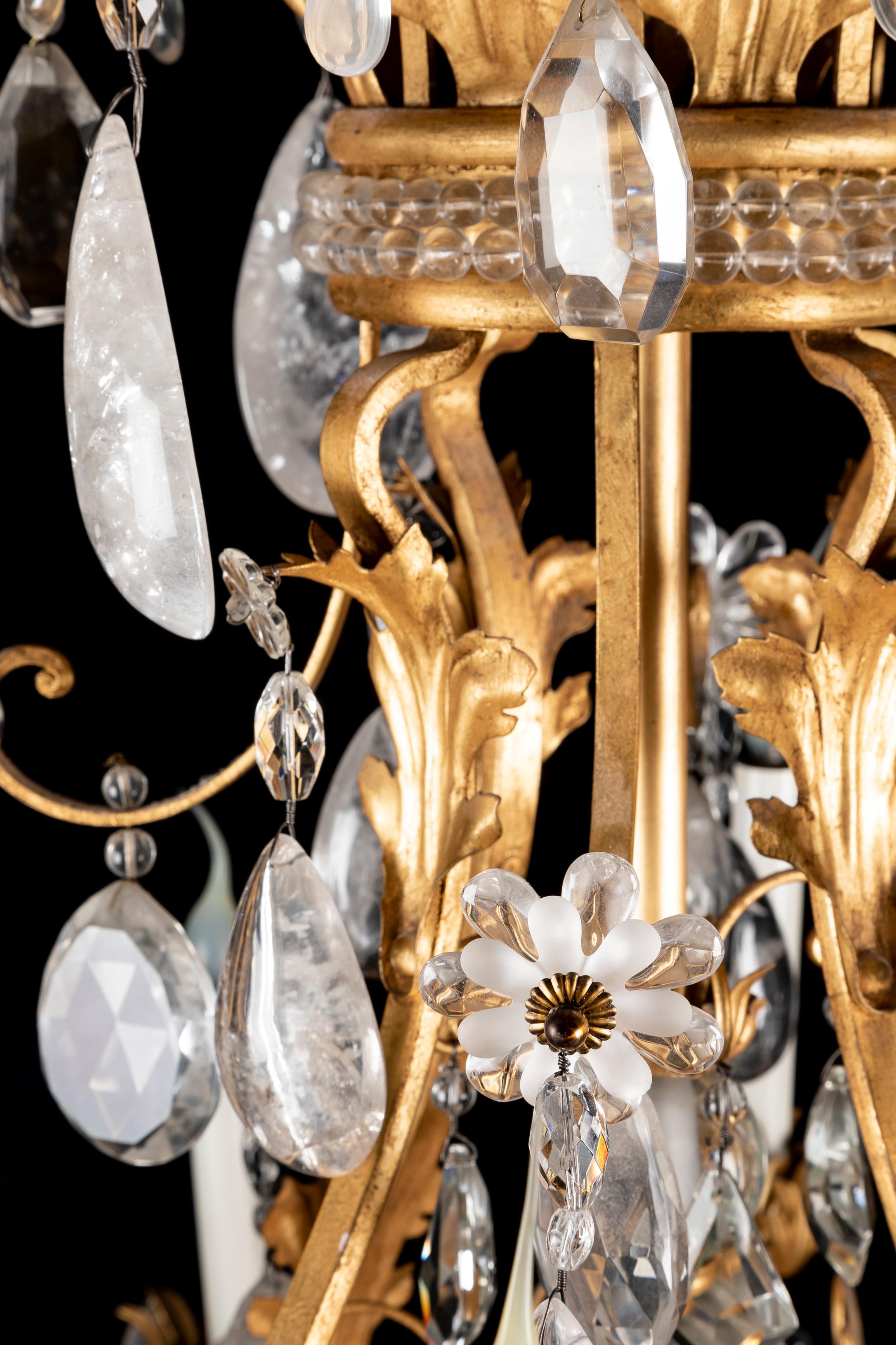 Grand lustre de style Louis XVI en cristal de roche taillé et doré de Bagues  en vente 9