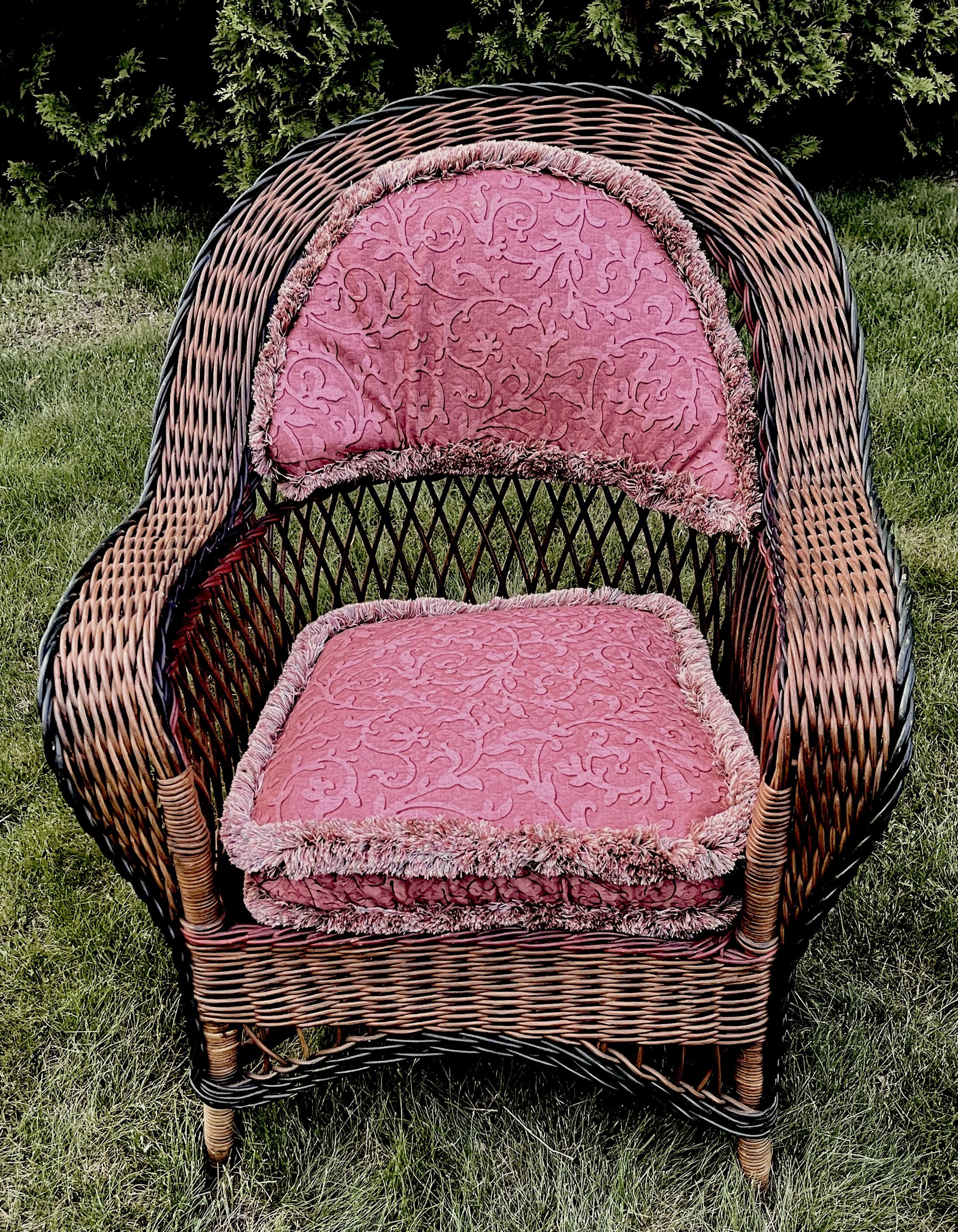 Ein großer Bar Harbor Stil Wicker Arm Stuhl (Sonstiges) im Angebot