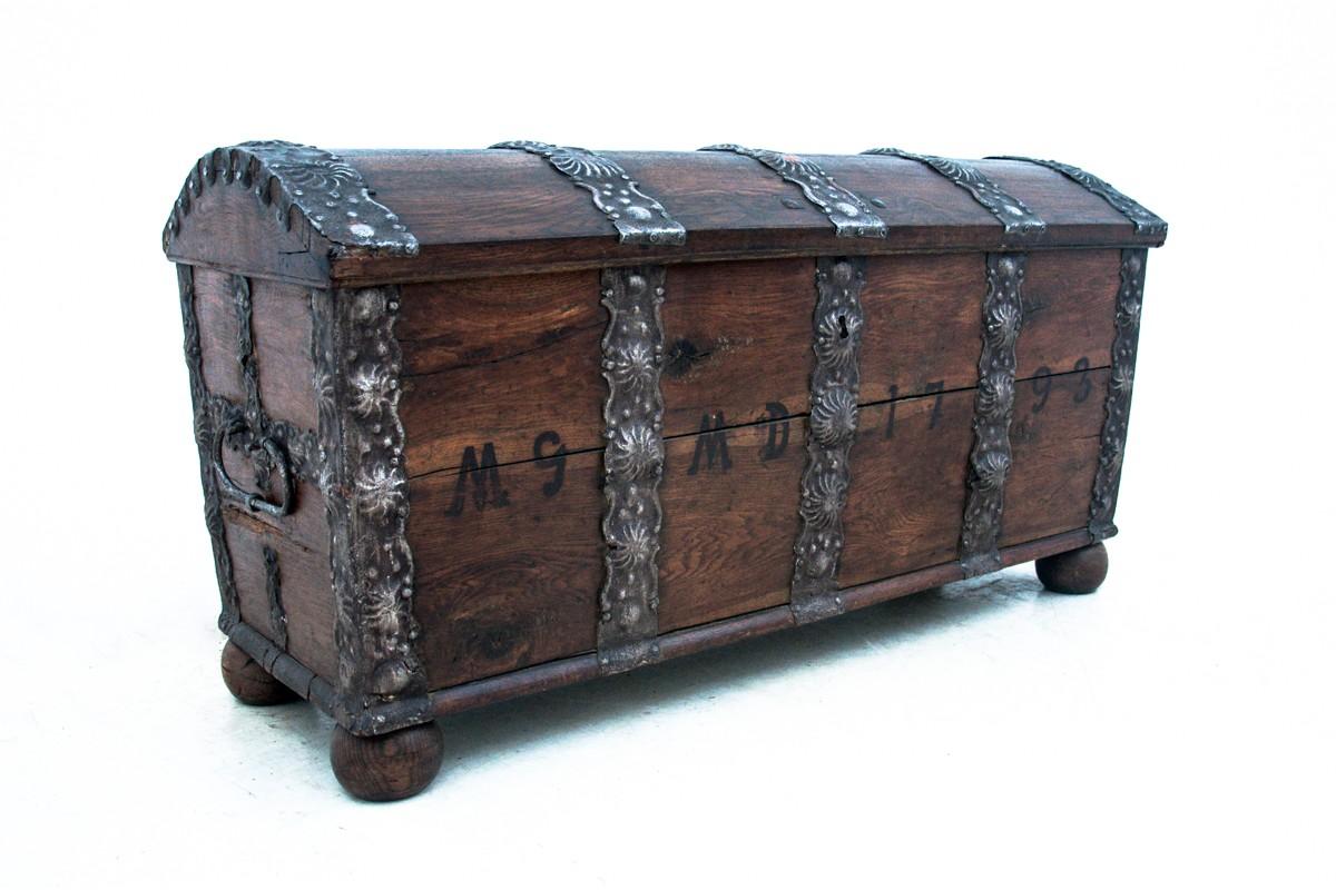 Large, Baroque Trunk from the 18th Century, Antique 7
