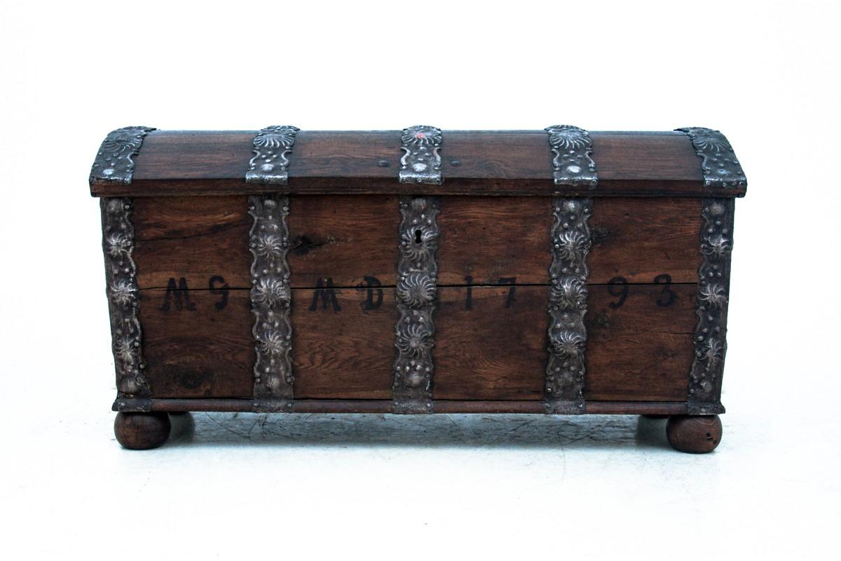 Large, Baroque Trunk from the 18th Century, Antique 9