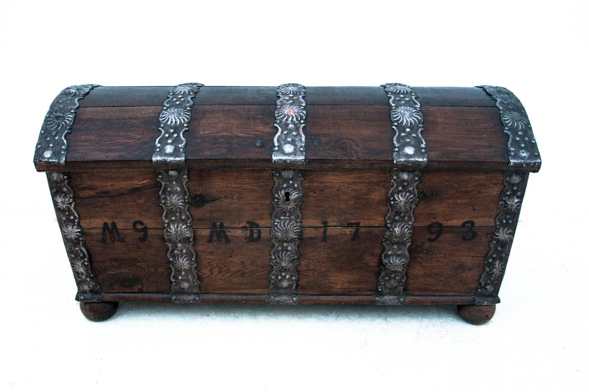 Large, Baroque Trunk from the 18th Century, Antique 10