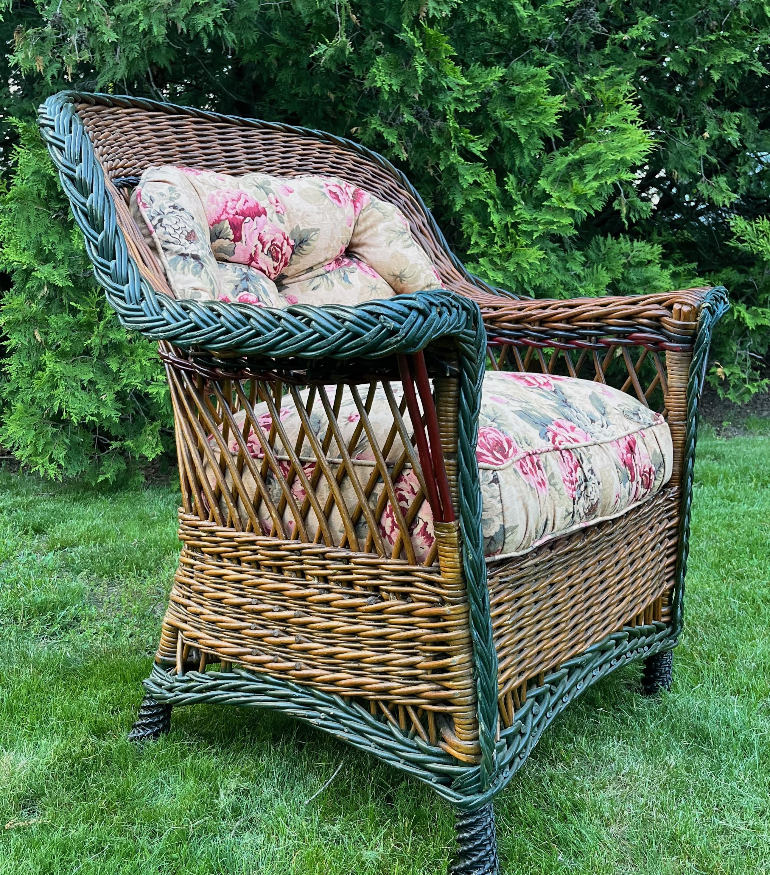 Autre Grande et belle chaise à accoudoirs de style Bar Harbor, tissée de manière complexe et avec une finition naturelle. en vente