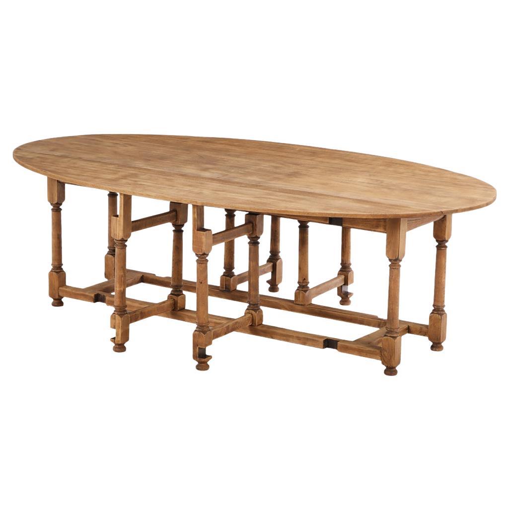 Grande table à pieds en chêne belge sculpté, C.C. 1950. en vente
