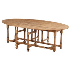 Grande table à pieds en chêne belge sculpté, C.C. 1950.
