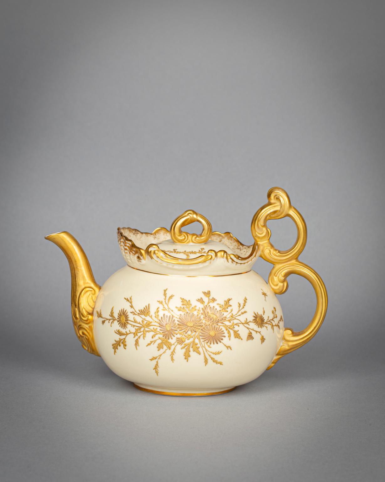 A Large Belleek Willets Porcelain Tea Service, circa 1890 In Good Condition For Sale In New York, NY
