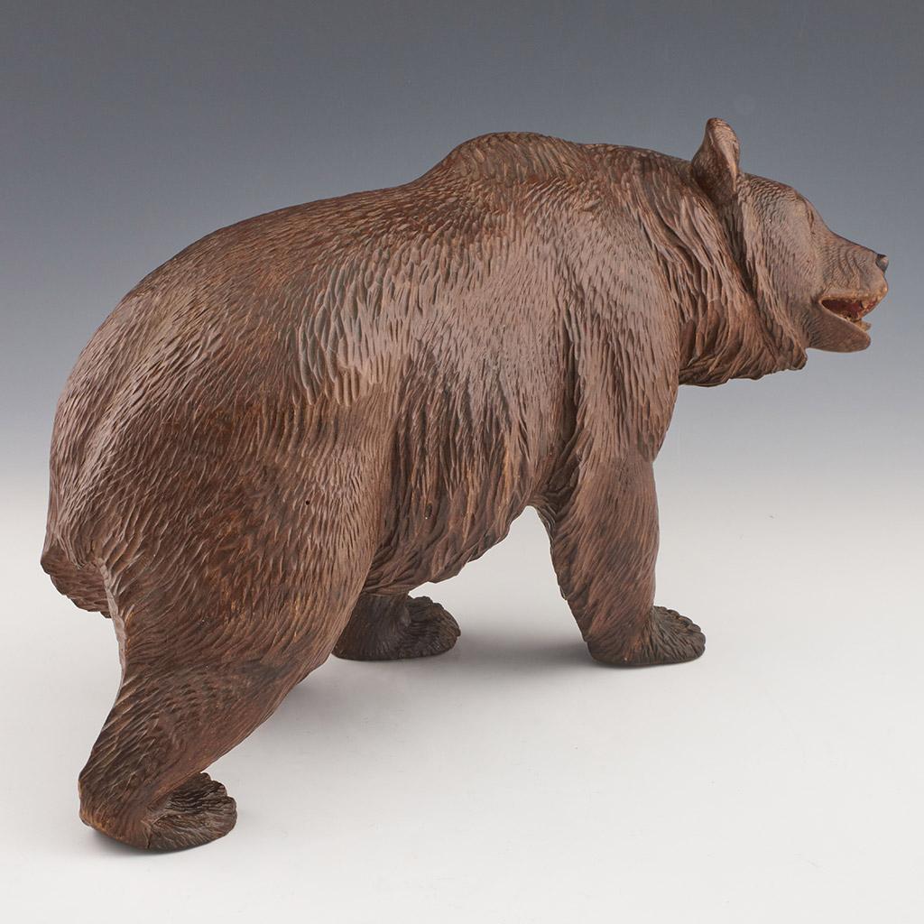 19th Century Large Black Forest Carved Bear, circa 1900