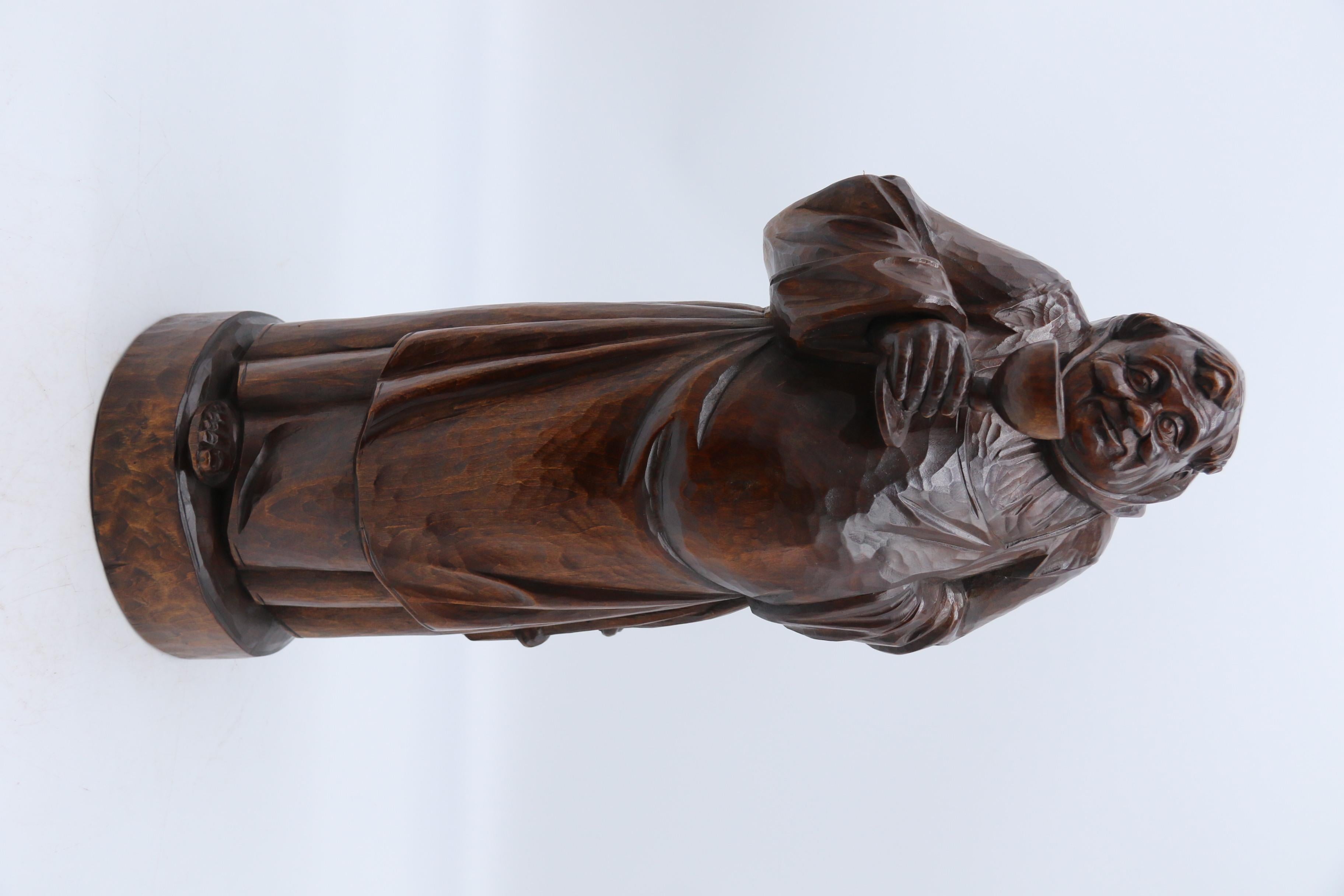 Grande étude d'un moine en bois de tilleul sculpté en Forêt Noire, Suisse, vers 1900 en vente 12