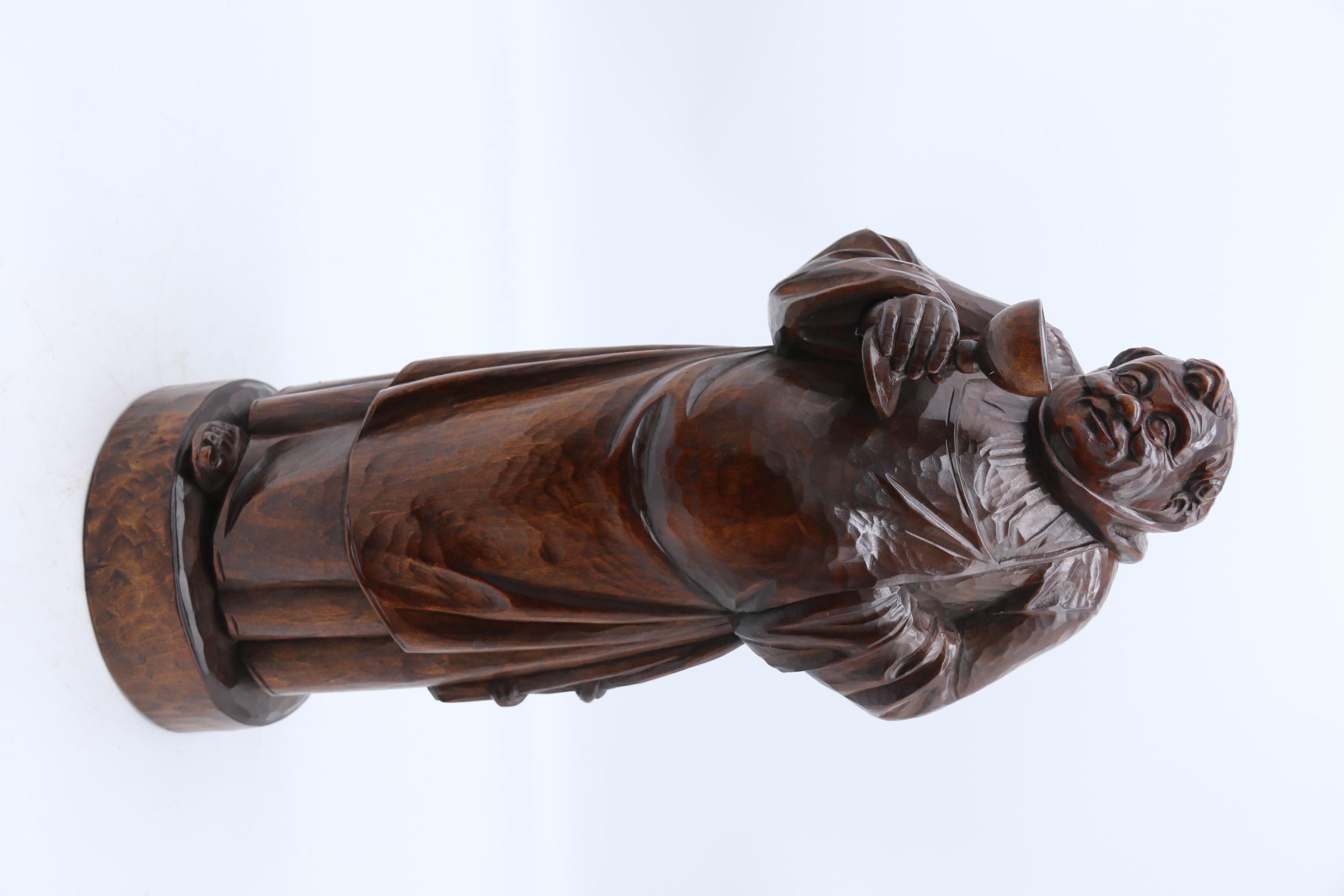 Grande étude d'un moine en bois de tilleul sculpté en Forêt Noire, Suisse, vers 1900 en vente 1