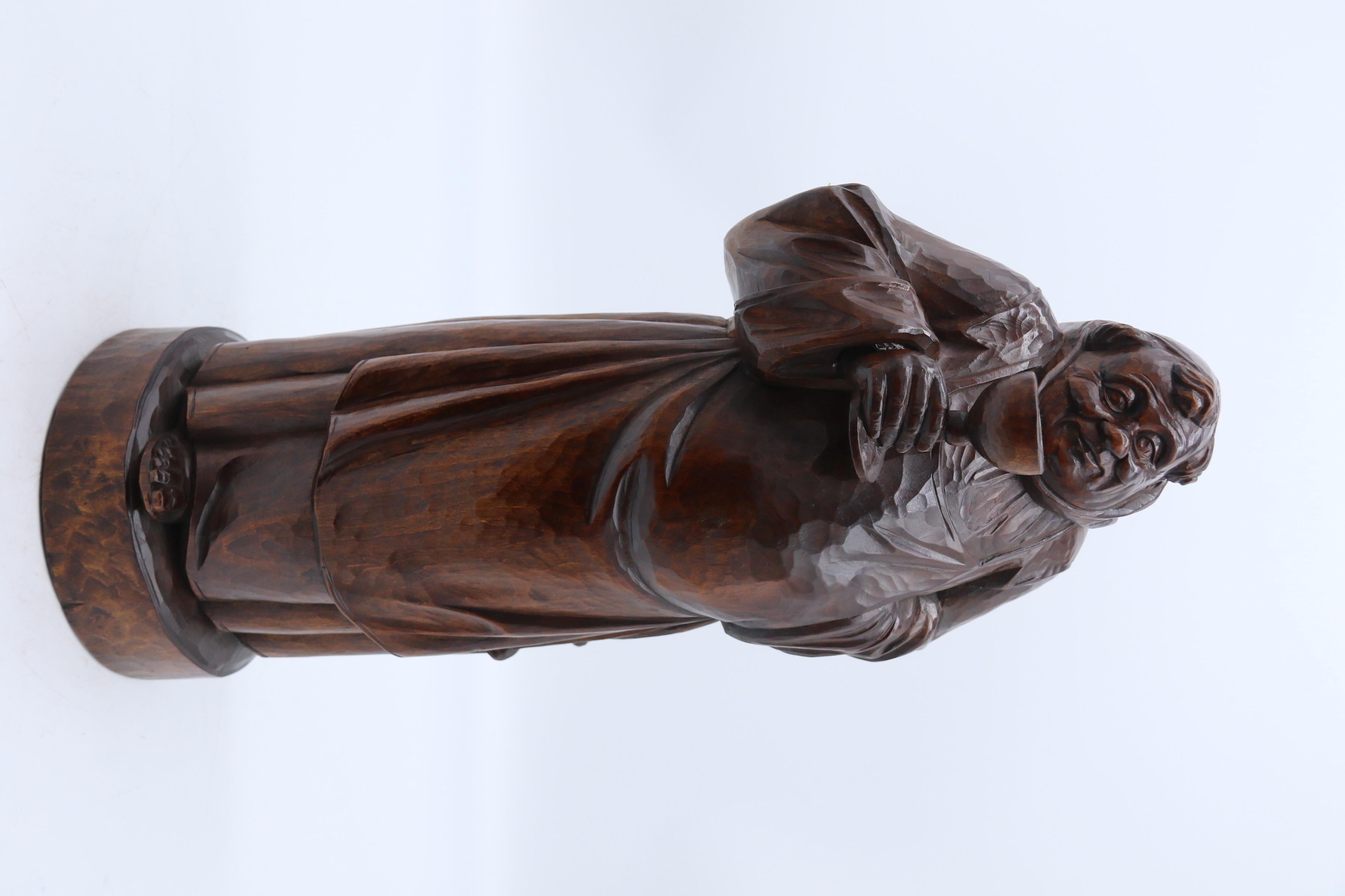 Grande étude d'un moine en bois de tilleul sculpté en Forêt Noire, Suisse, vers 1900 en vente 2