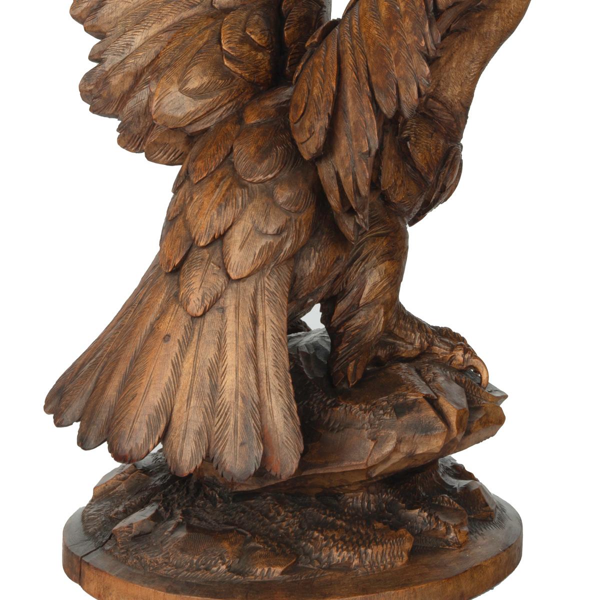 A large Black Forest walnut wooden carving of an eagle In Good Condition For Sale In Lymington, Hampshire