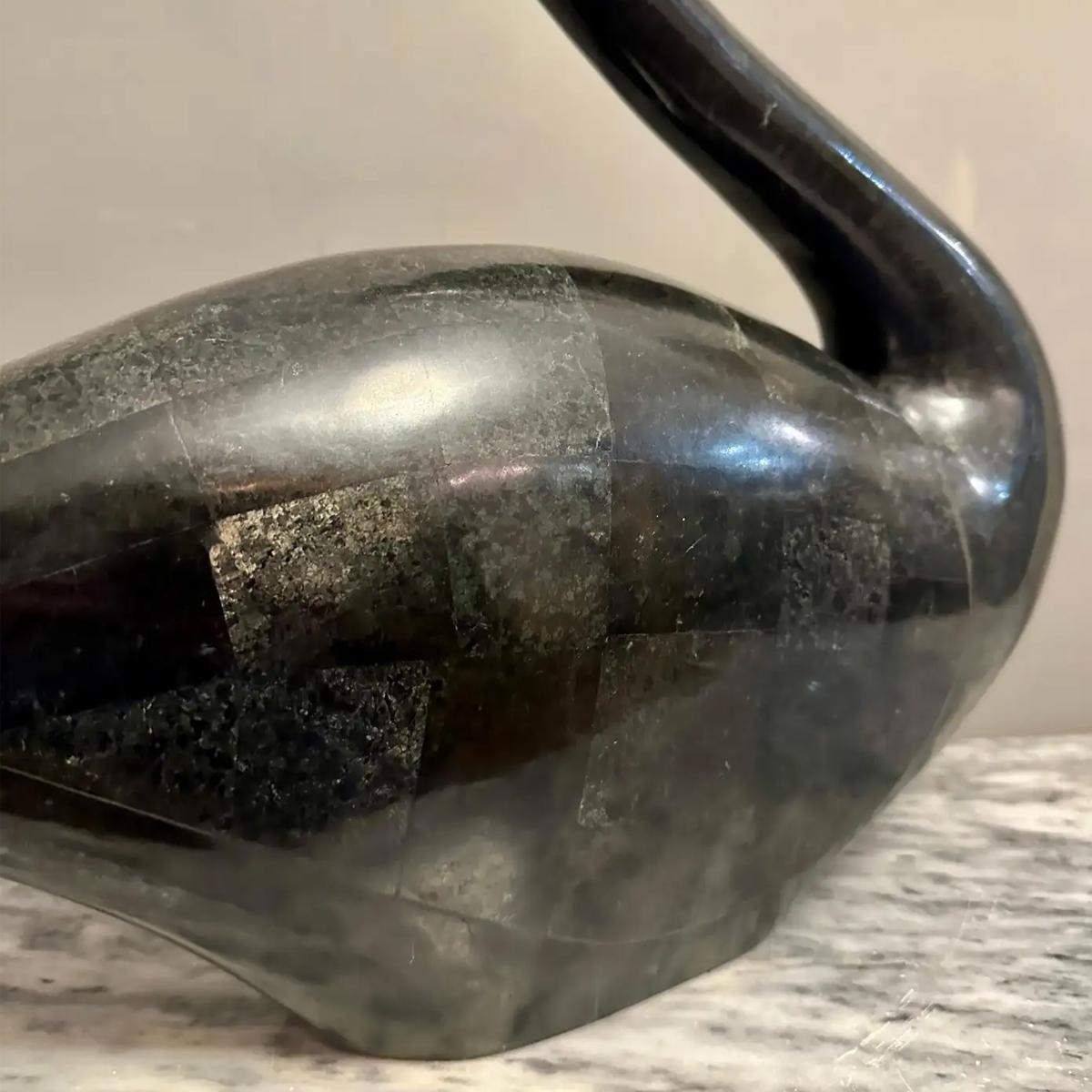 Ottone Un grande cigno di marmo nero di Maitland Smith in vendita