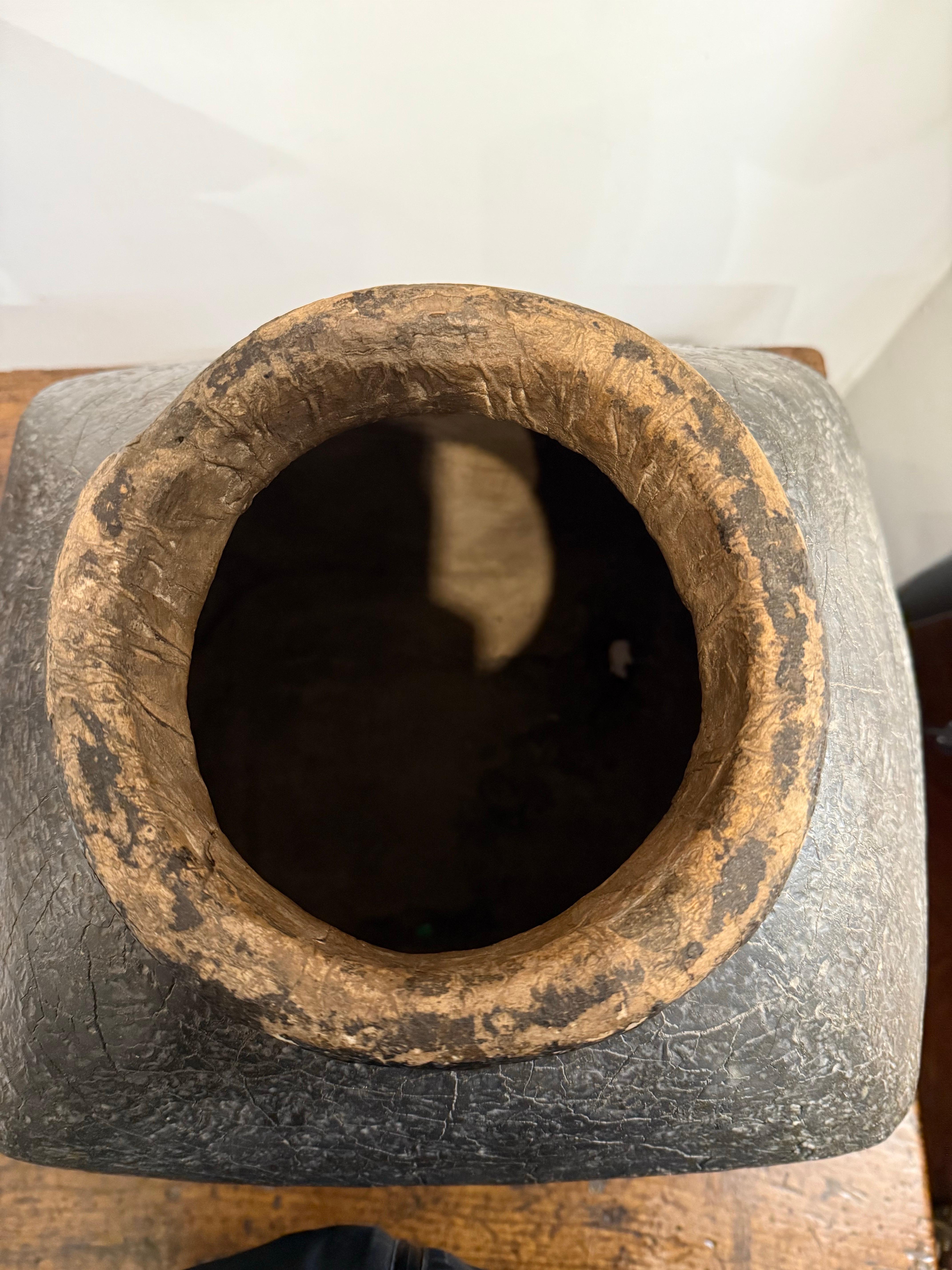 Großes schwarzes Holzkorngefäß, 19. im Angebot 6