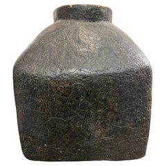 Großes schwarzes Holzkorngefäß, 19.