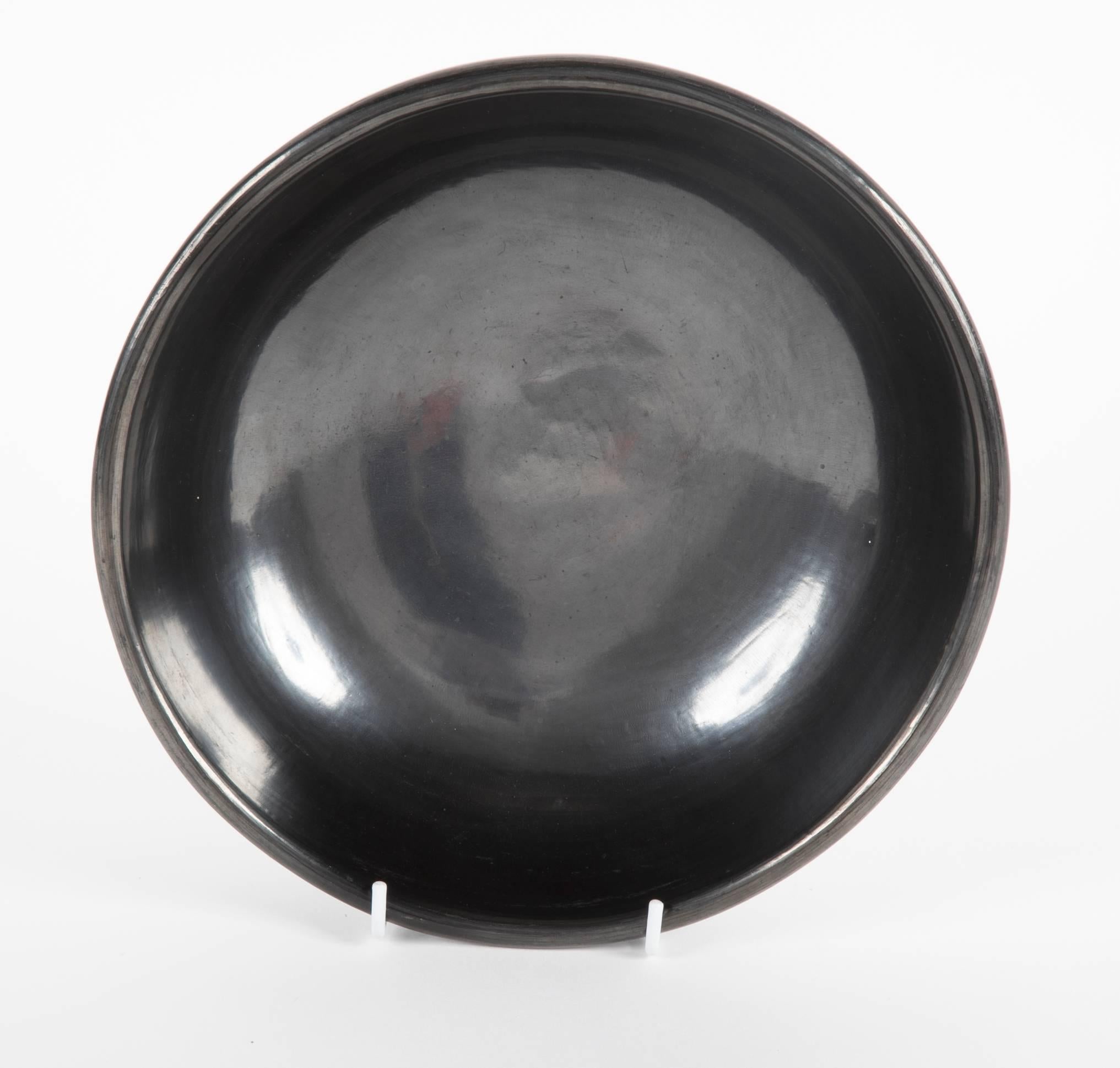 Large Blackware Bowl by Santana and Adam Martinez 'San Ildefonso' In Good Condition For Sale In Stamford, CT
