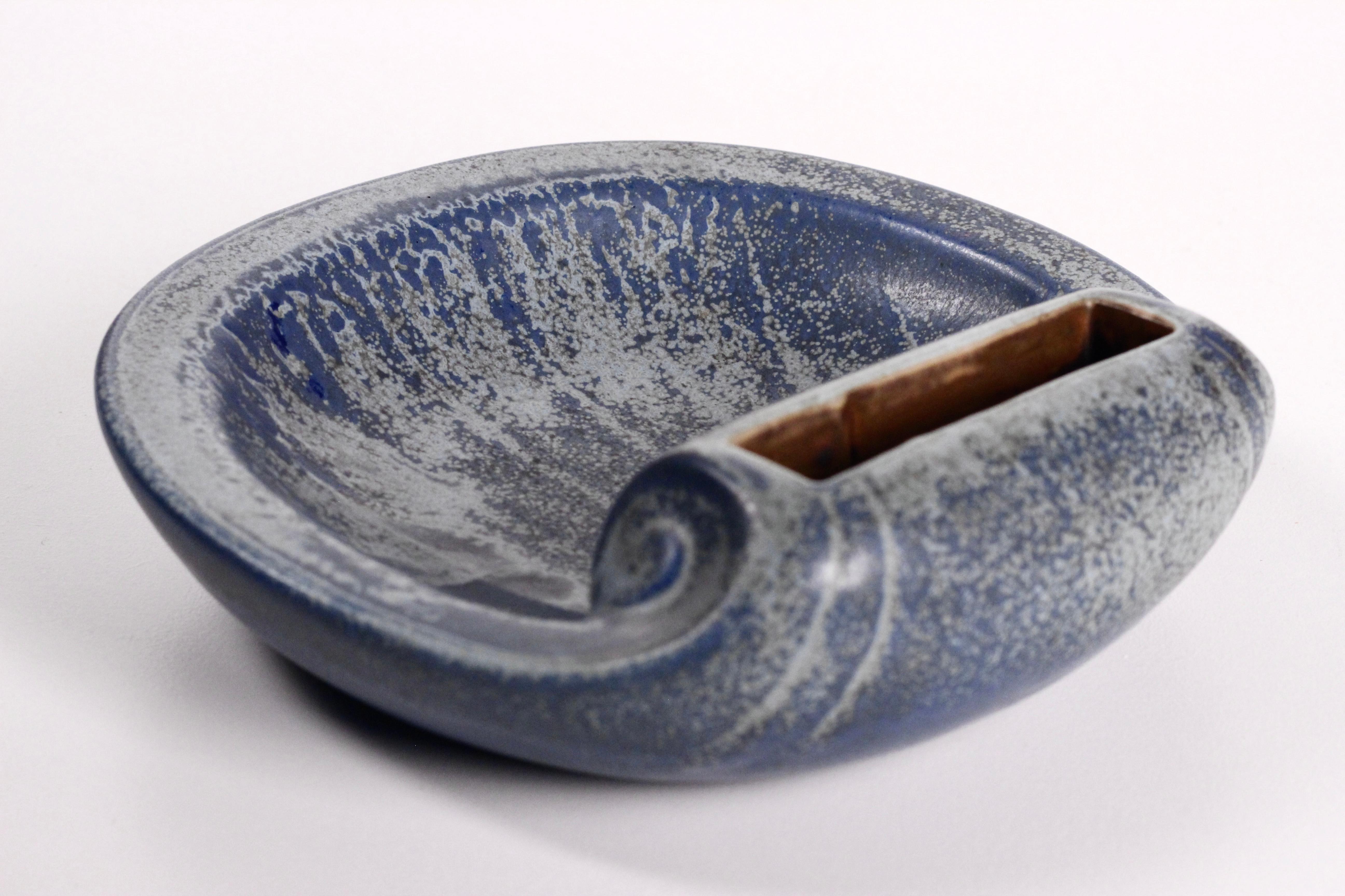 A large blue ashtray by Rörstrand, Sweden, 1950s. Designed by Gunnar Nylund For Sale 2