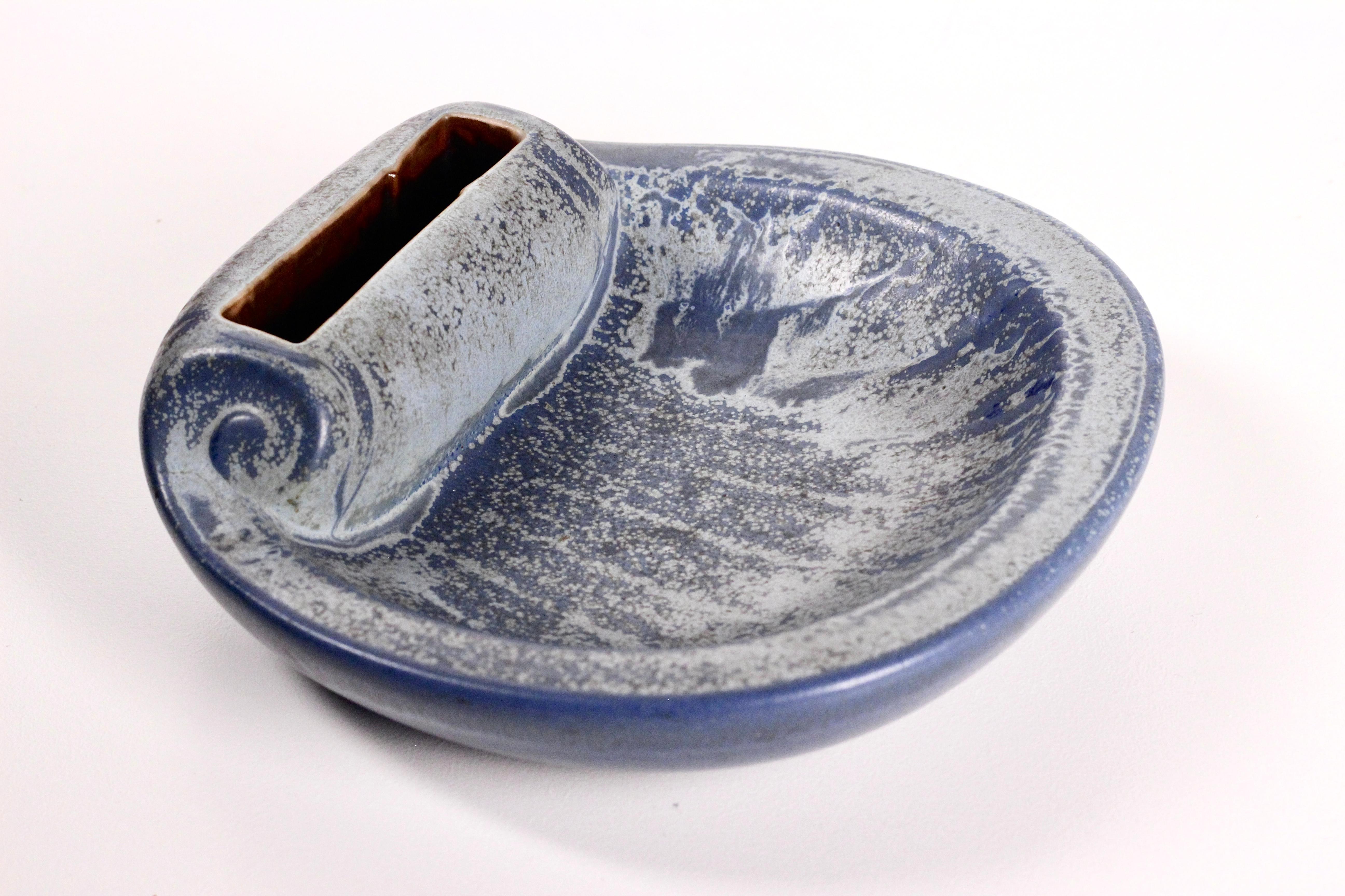A large blue ashtray by Rörstrand, Sweden, 1950s. Designed by Gunnar Nylund In Good Condition For Sale In London, GB