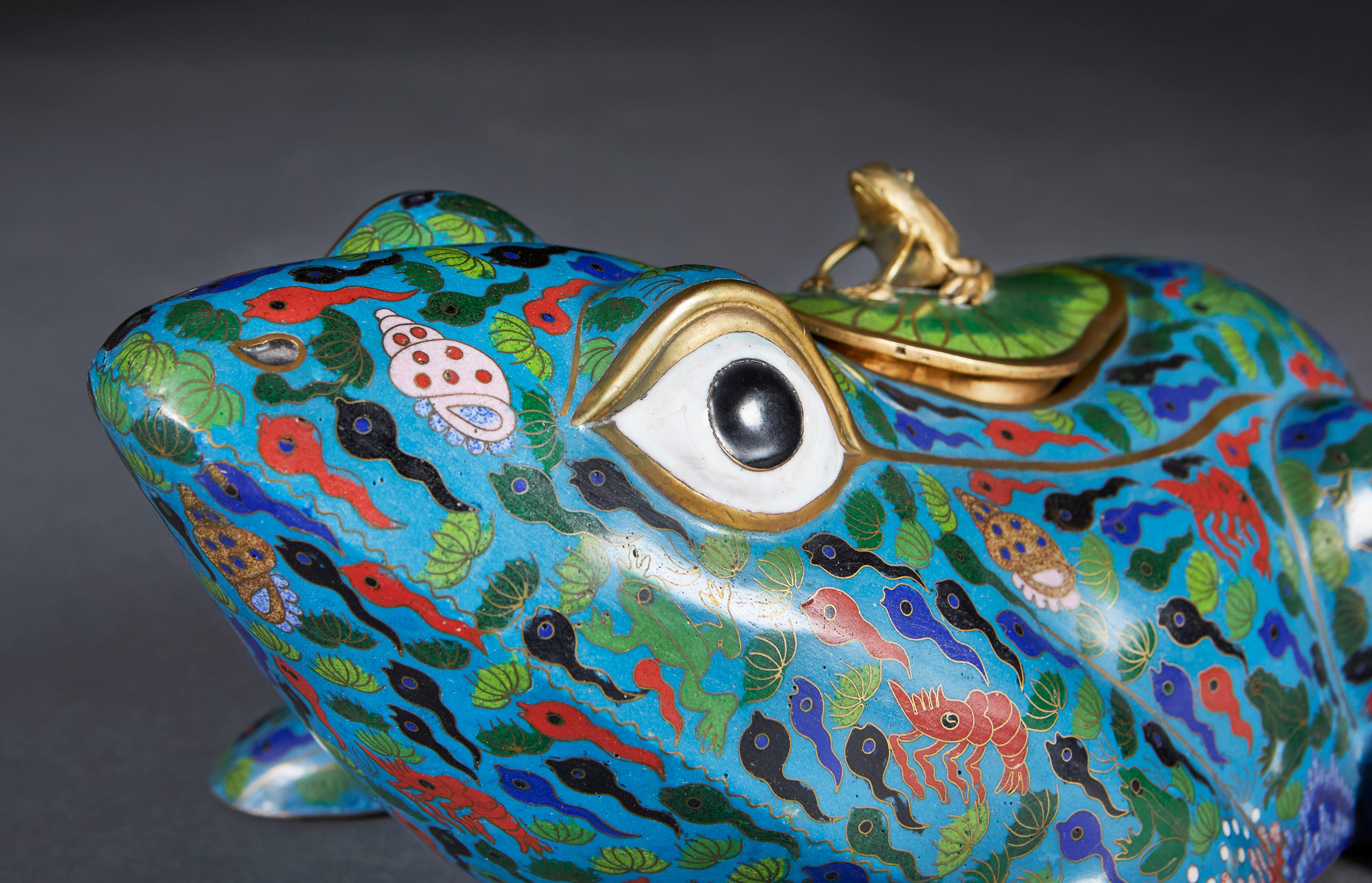 Large Blue Cloisonné Frog Vessel In Good Condition In London, GB