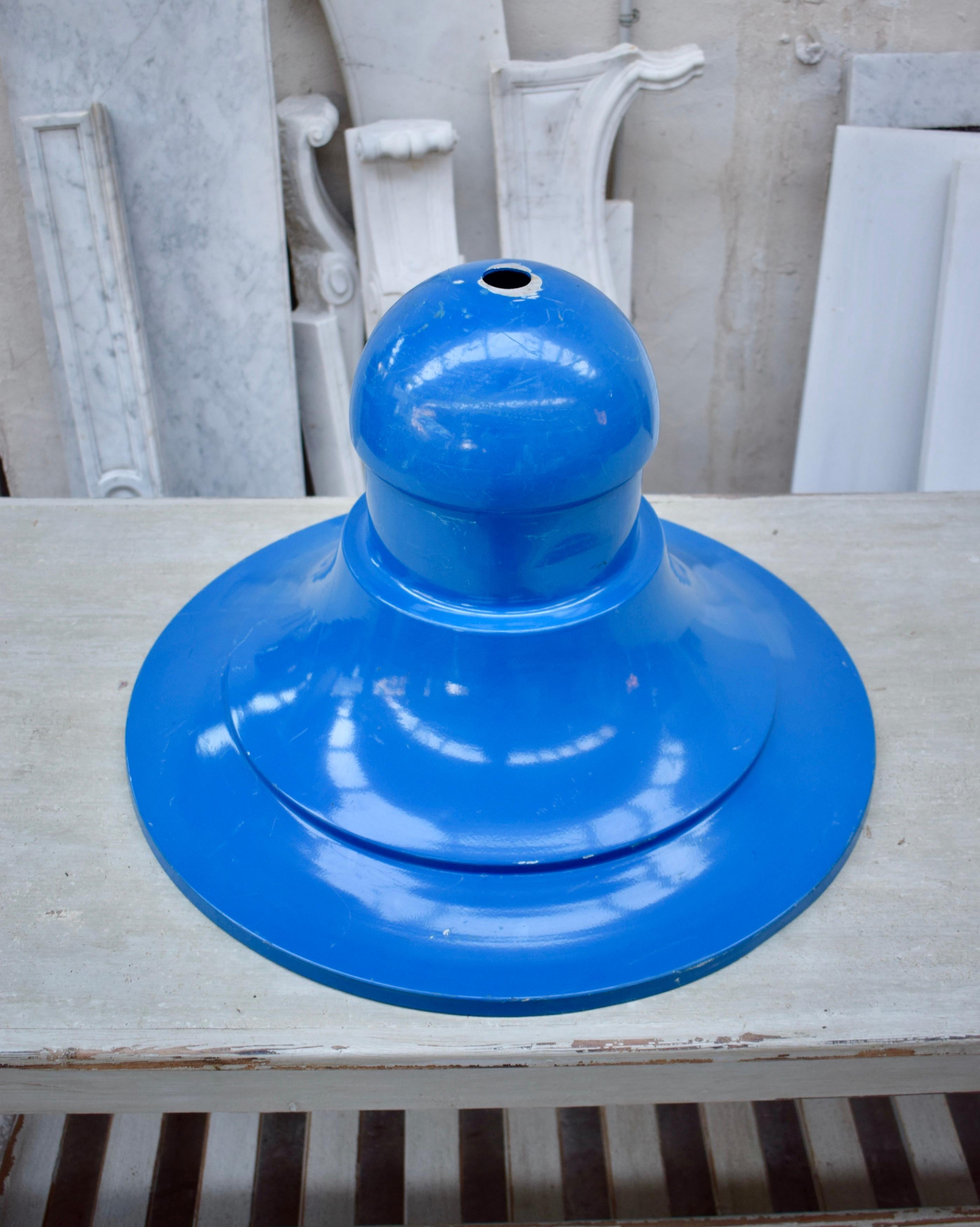 Large Blue Industrial Ceiling Lamp, circa 20th Century In Good Condition In Vulpellac, Girona