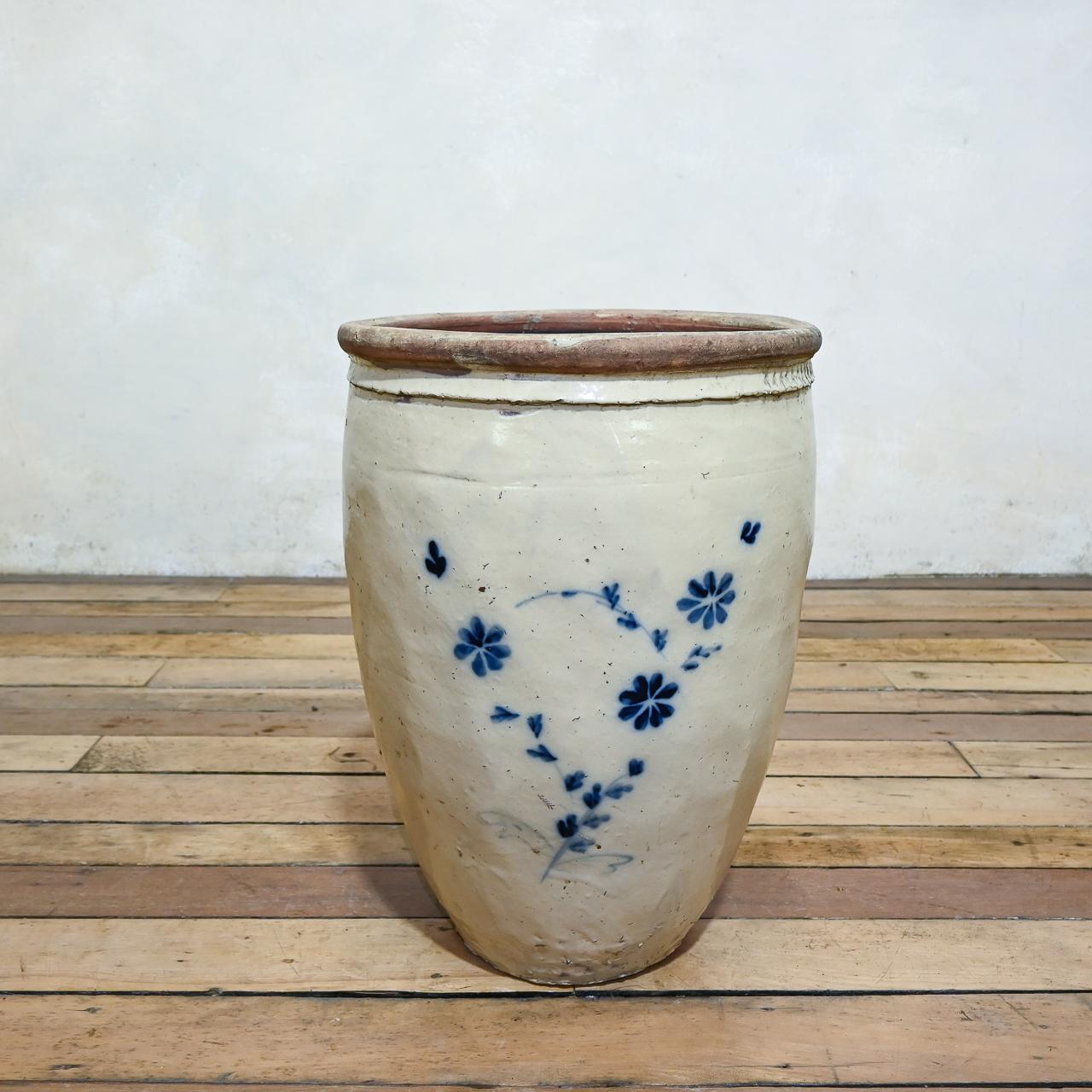 Large Ming Dynasty Cizhou Wear Ovoid Ceramic Planter - Vessel In Good Condition For Sale In Basingstoke, Hampshire