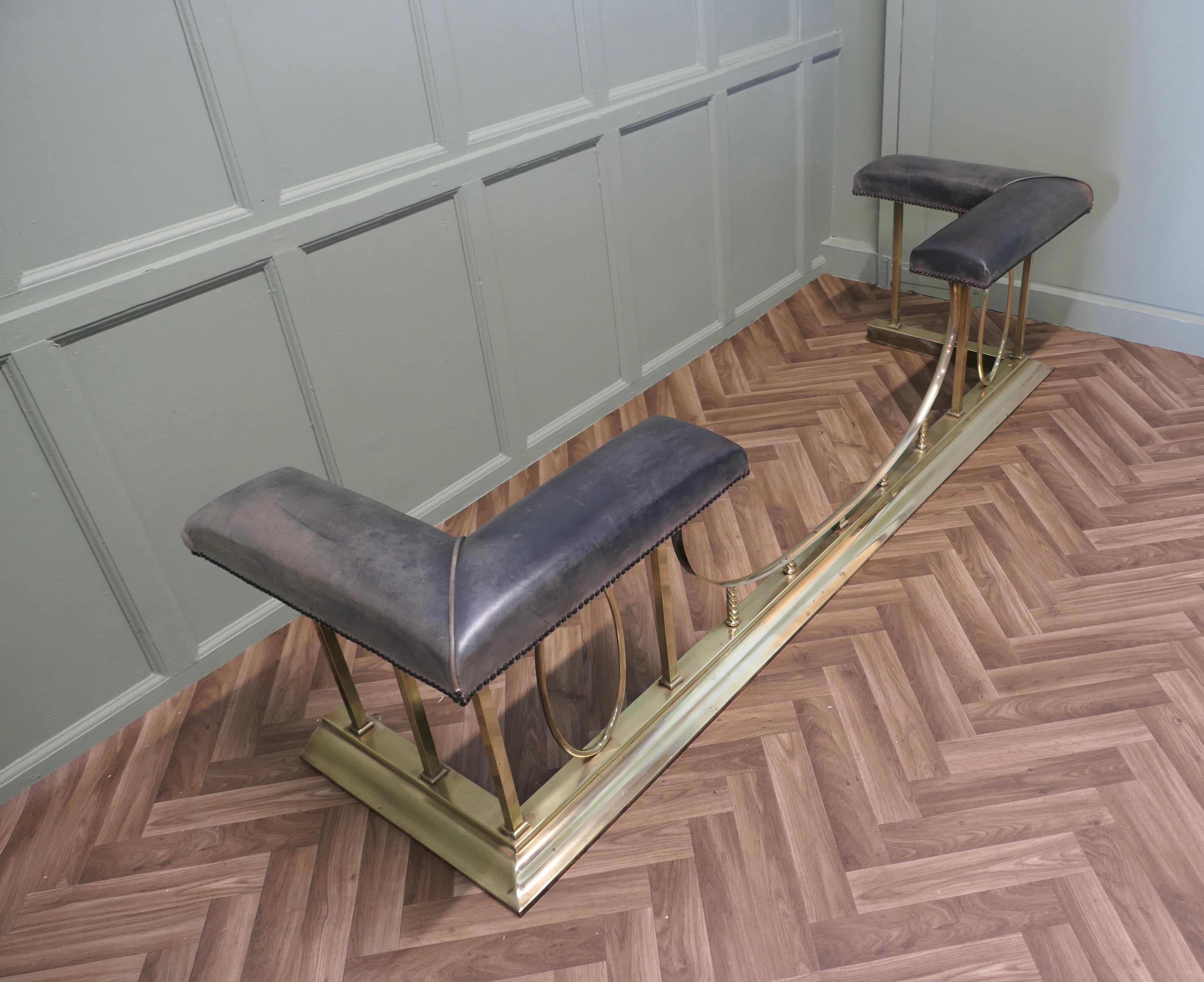 A Large Brass and Leather Club Fender  This is an elegant piece In Good Condition In Godshill, Isle of Wight