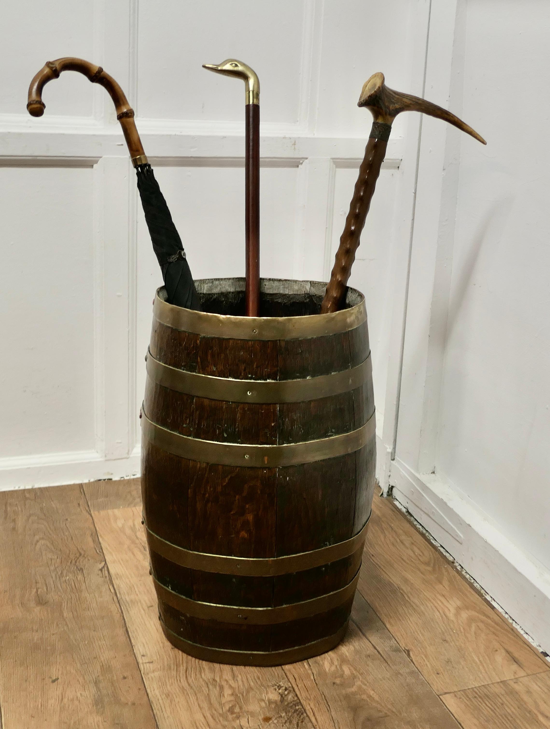 A Large Brass and Oak Barrel Stick Stand  This  good looking piece   In Good Condition For Sale In Chillerton, Isle of Wight