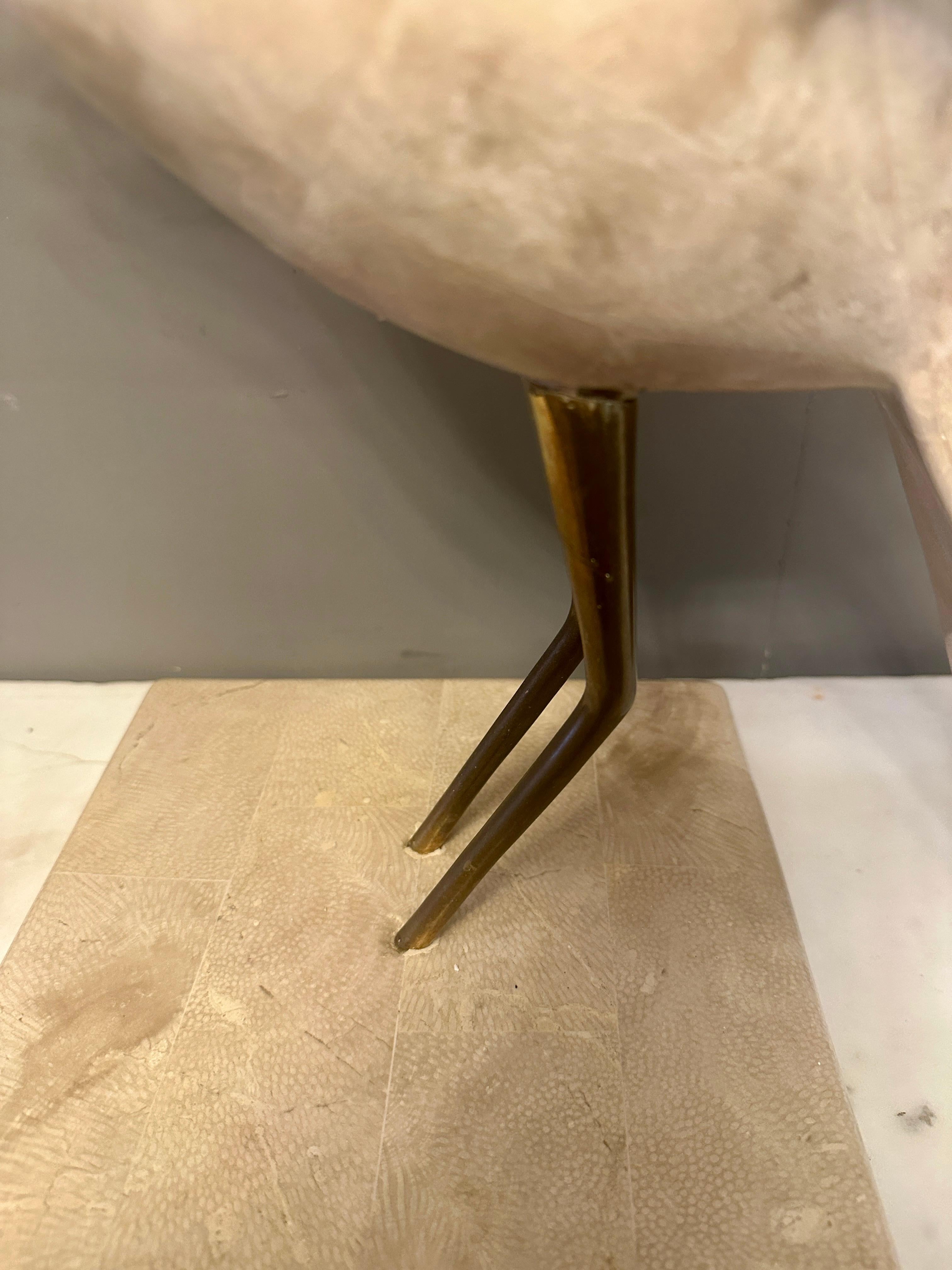 A large Brass And Tessellated Marble Seagull By Maitland Smith In condizioni buone in vendita a London, GB