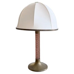 Una grande lampada da tavolo in ottone con stelo in plexiglass rosa di Ferdinando Loffredo