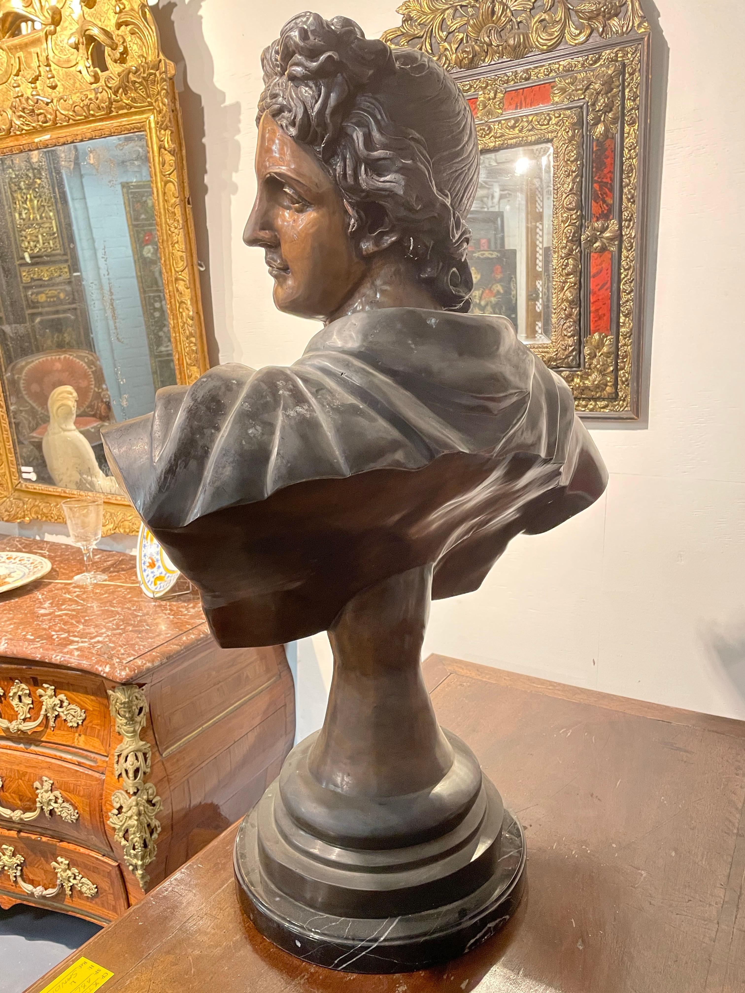 Calco Grande busto di bronzo di Apollo, metà del XX secolo in vendita