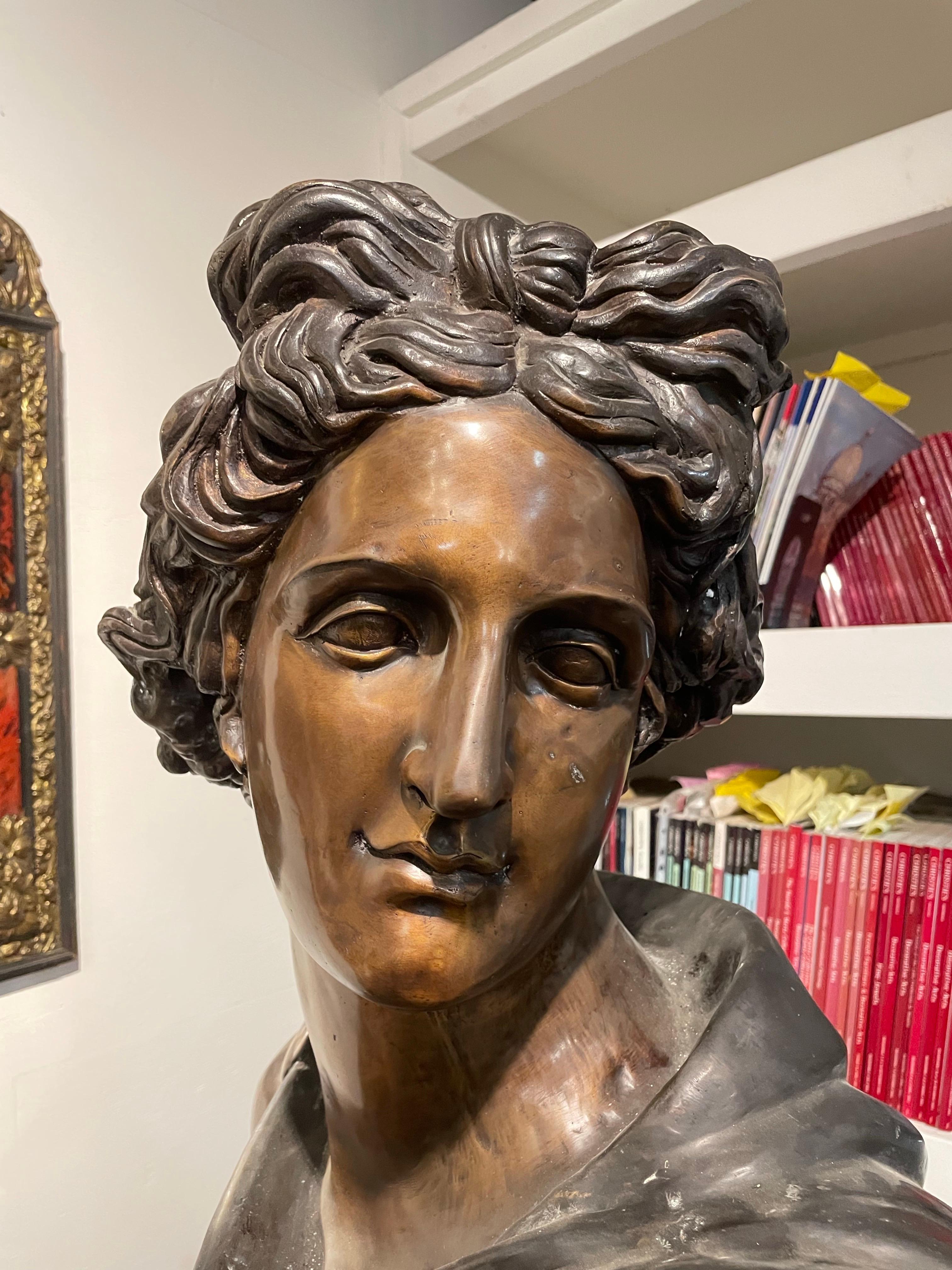 Grande busto di bronzo di Apollo, metà del XX secolo in vendita 1